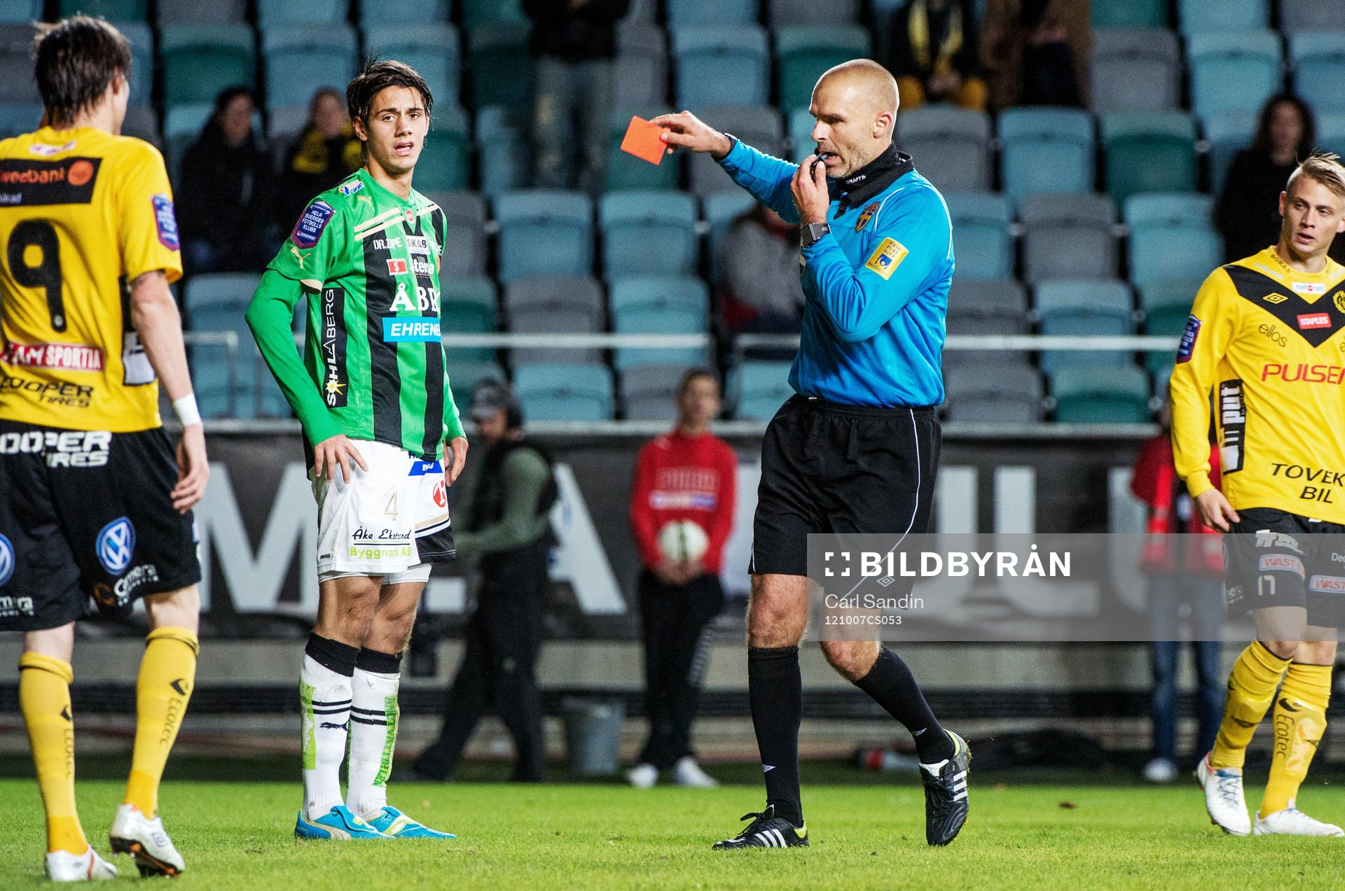 Mirza Mujcic, GAIS, får rött kort