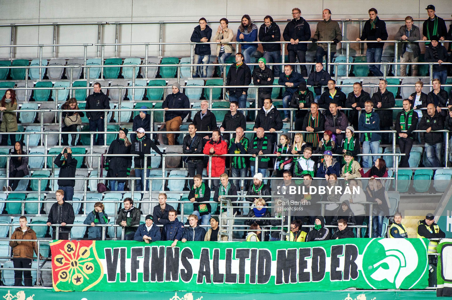 GAIS, supportrar har ett tifo med texten Vi finns alltid