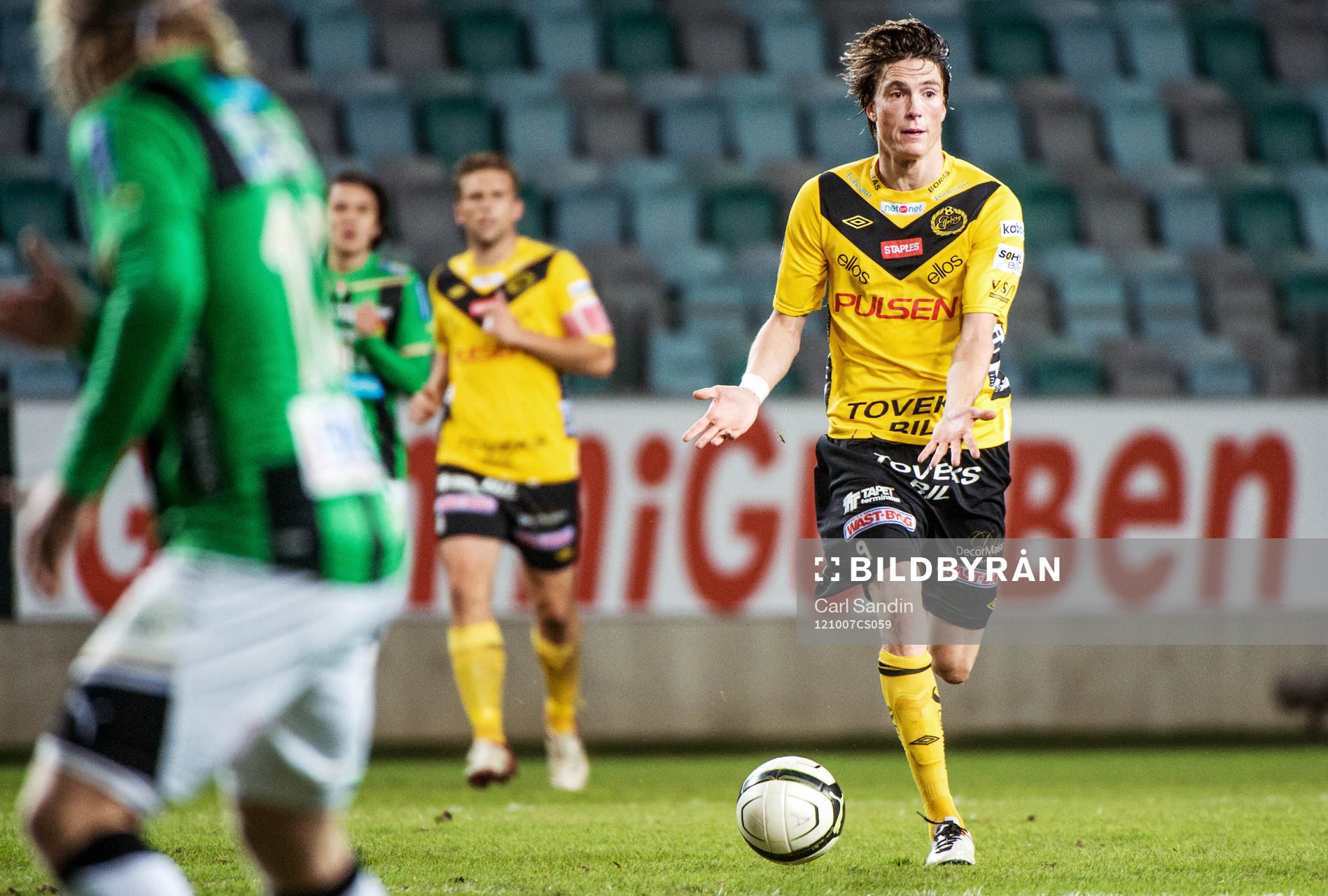 Lasse Nilsson, Elfsborg, undrar om någon vill ha bollen
