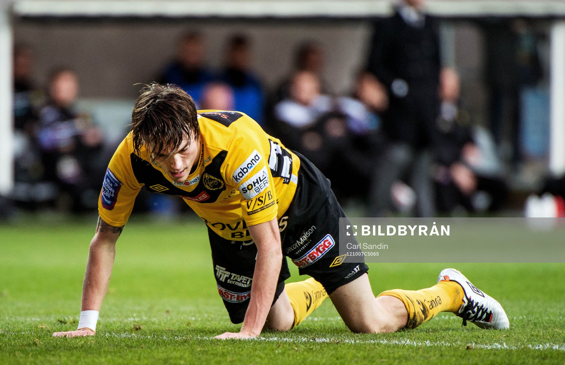 Lasse Nilsson, Elfsborg, ligger på gräset och deppar