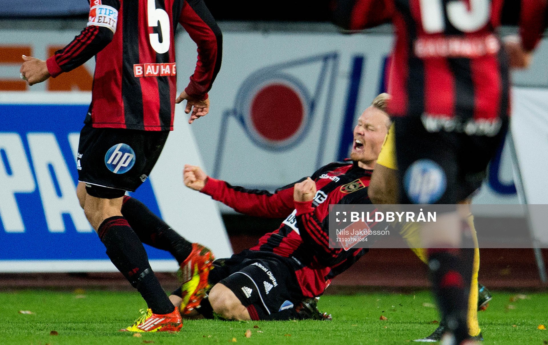 Fotboll, superettan, Ängelholm - Brommapojkarna: Jacob Une Larsson, Brommapojkarna jubaler efter att ha gjort 0-2.
