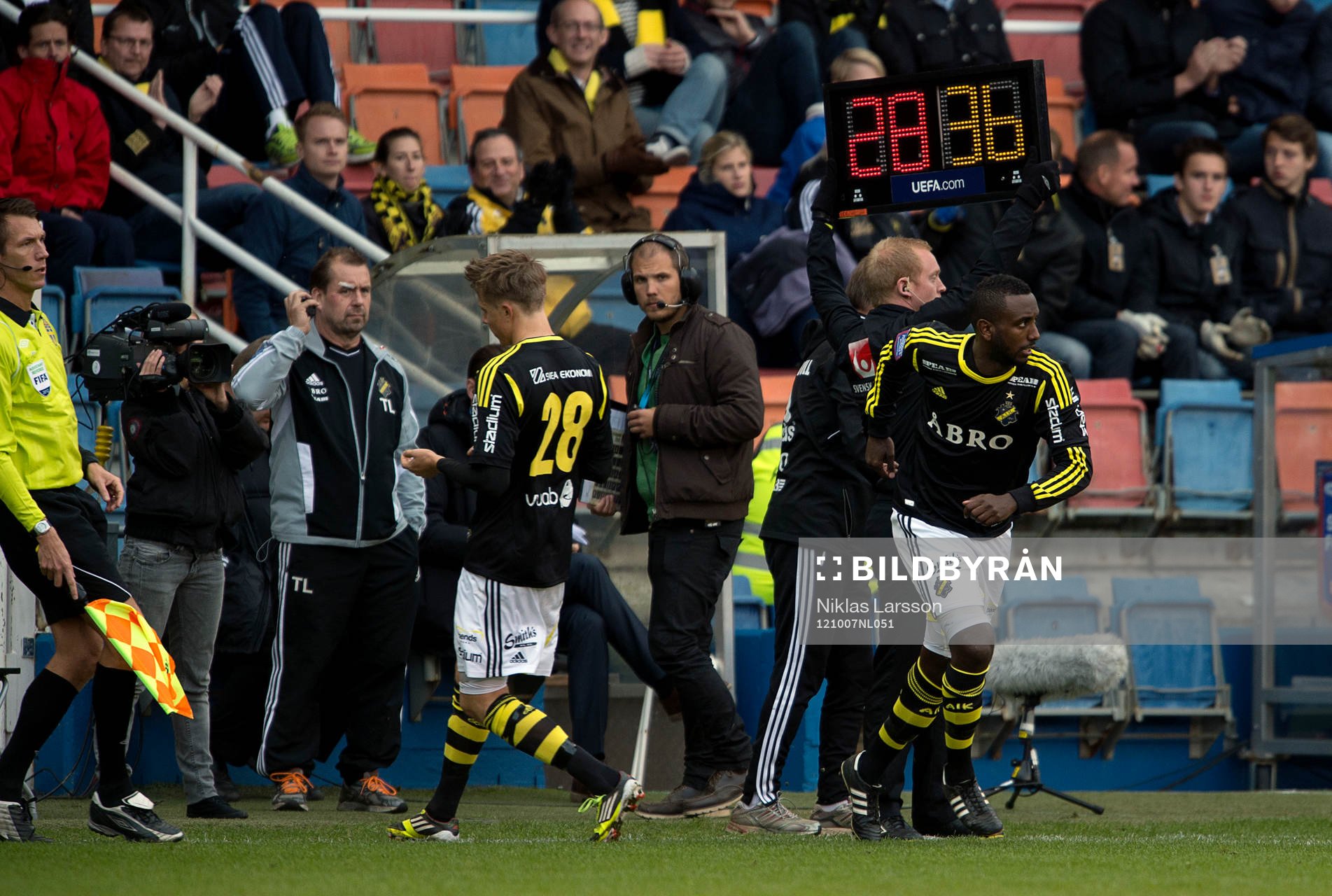 Byte där Viktor Lundberg går ut och Henok Goitom, AIK