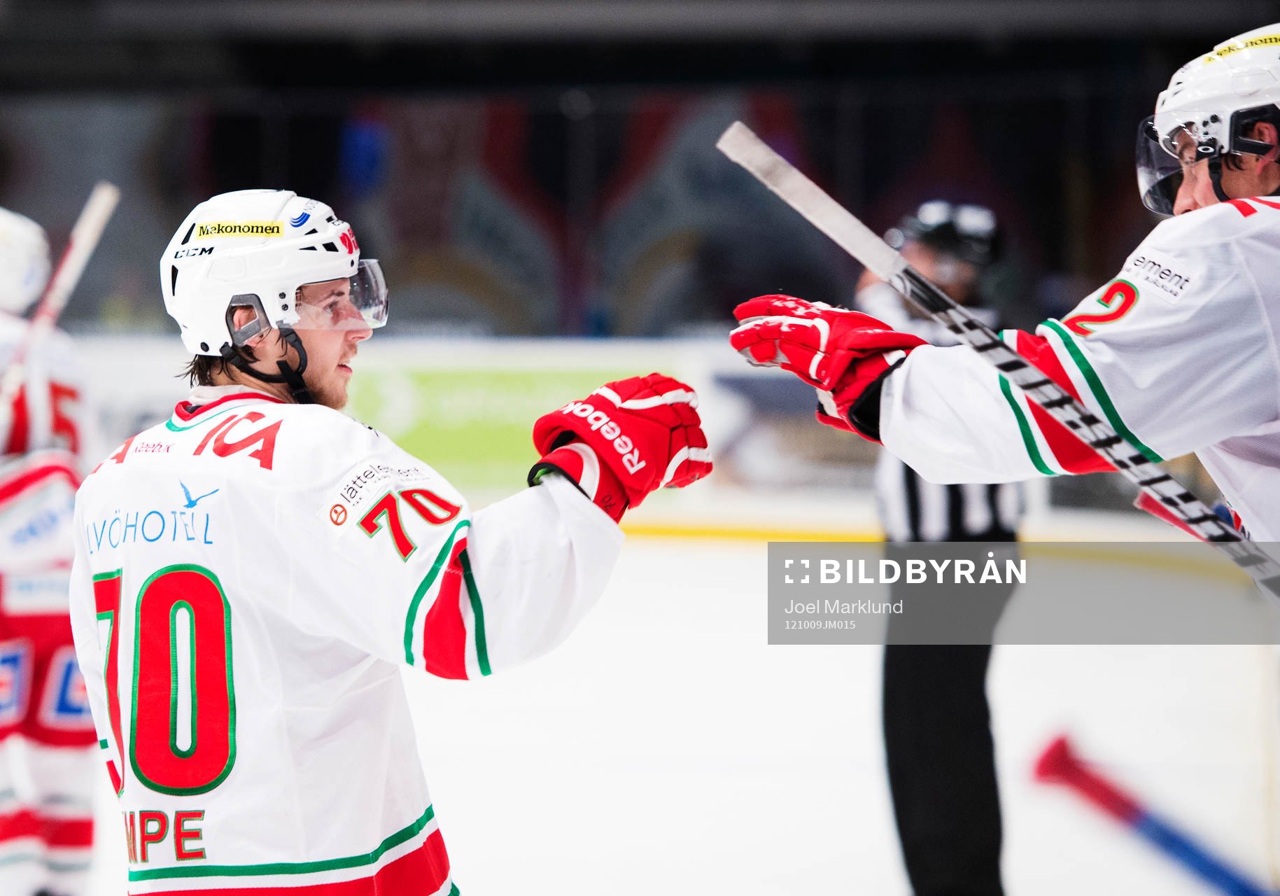 Mario Kempe, Modo, gratuleras till sitt 0-3-mål