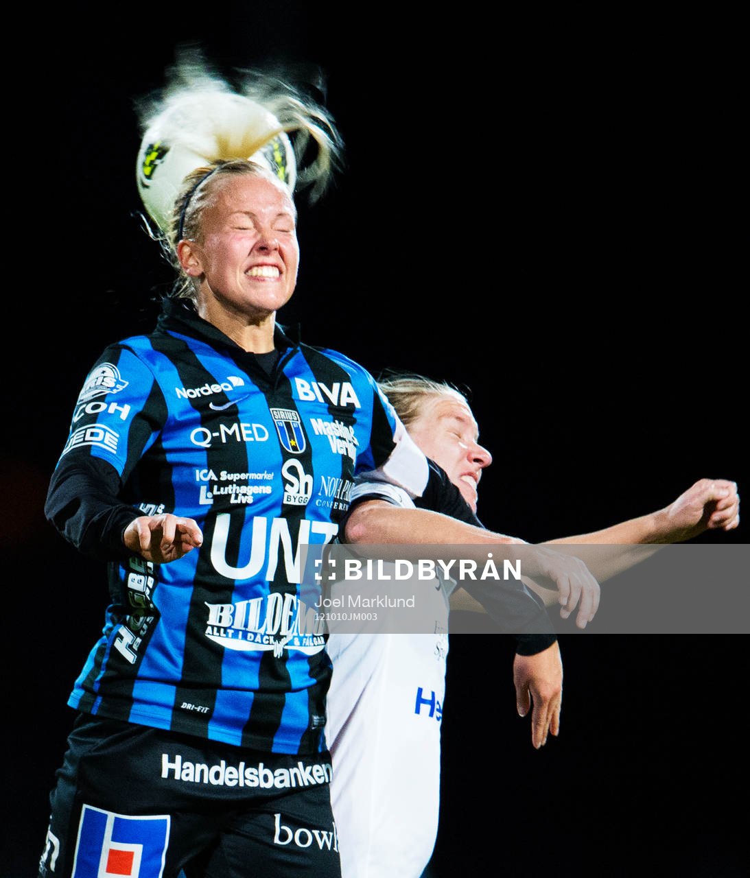 Mikaela Björklund, Sirius, i en nickduell med Frida
