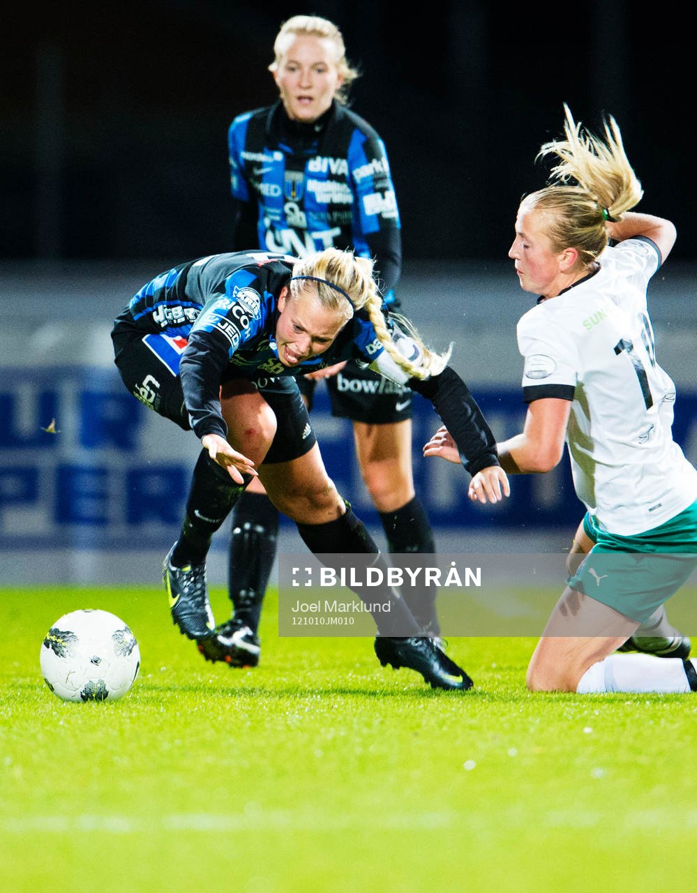 Mikaela Björklund, Sirius, fälls av Sandra Zetterqvist,