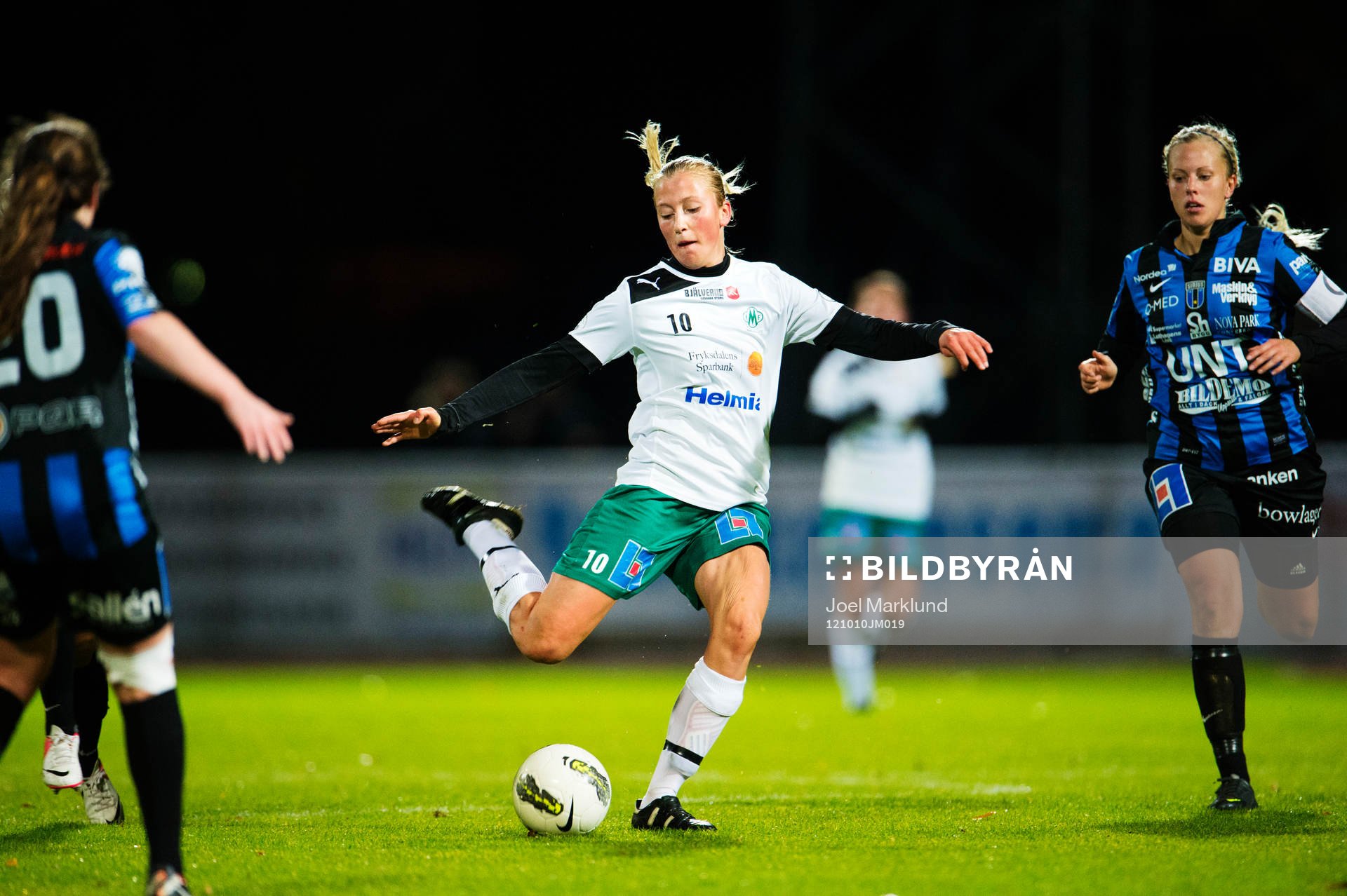 Julia Karlenäs, Mallbacken