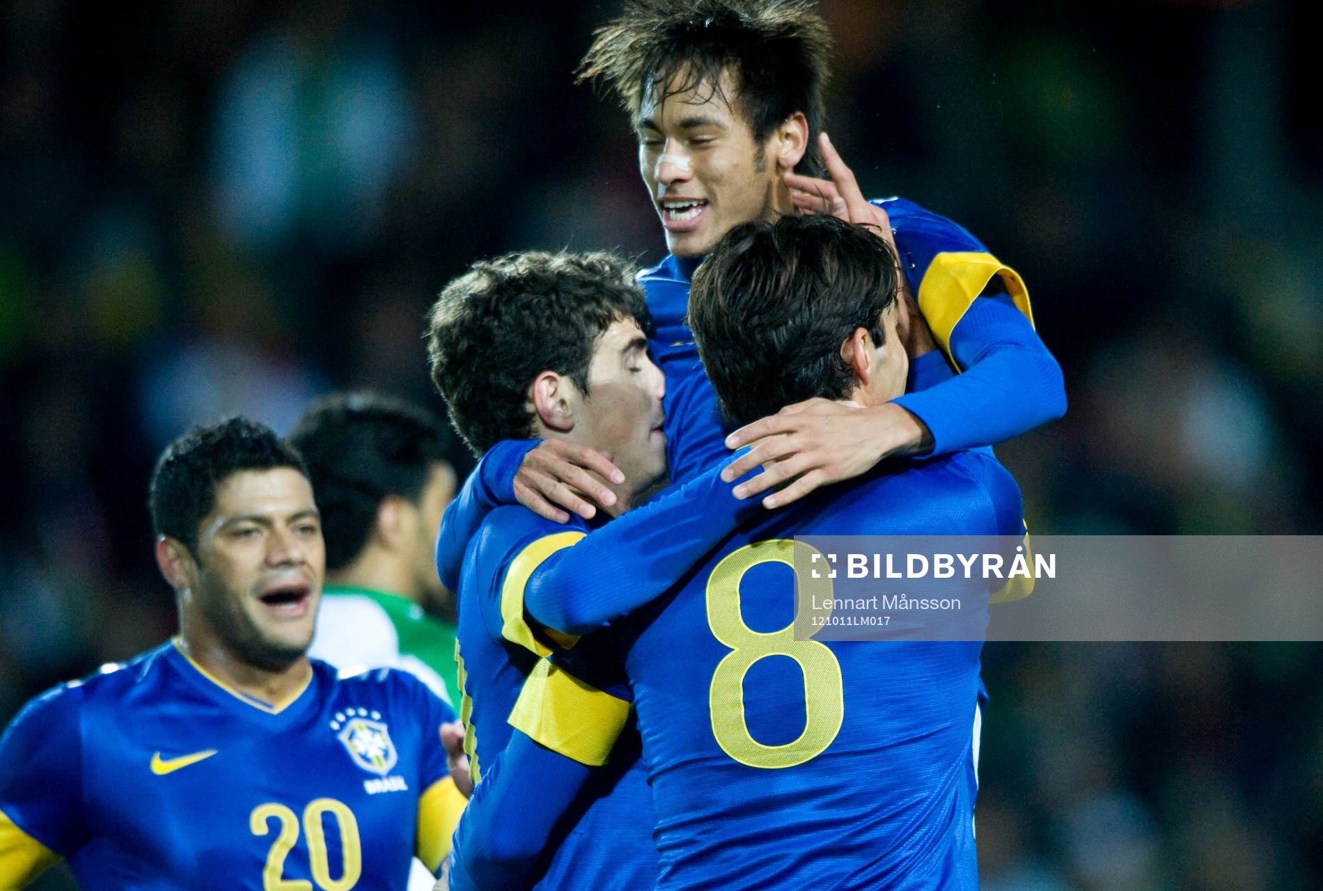 1-0, Oscar, Brasilien som grattas av Neymar och Kaka