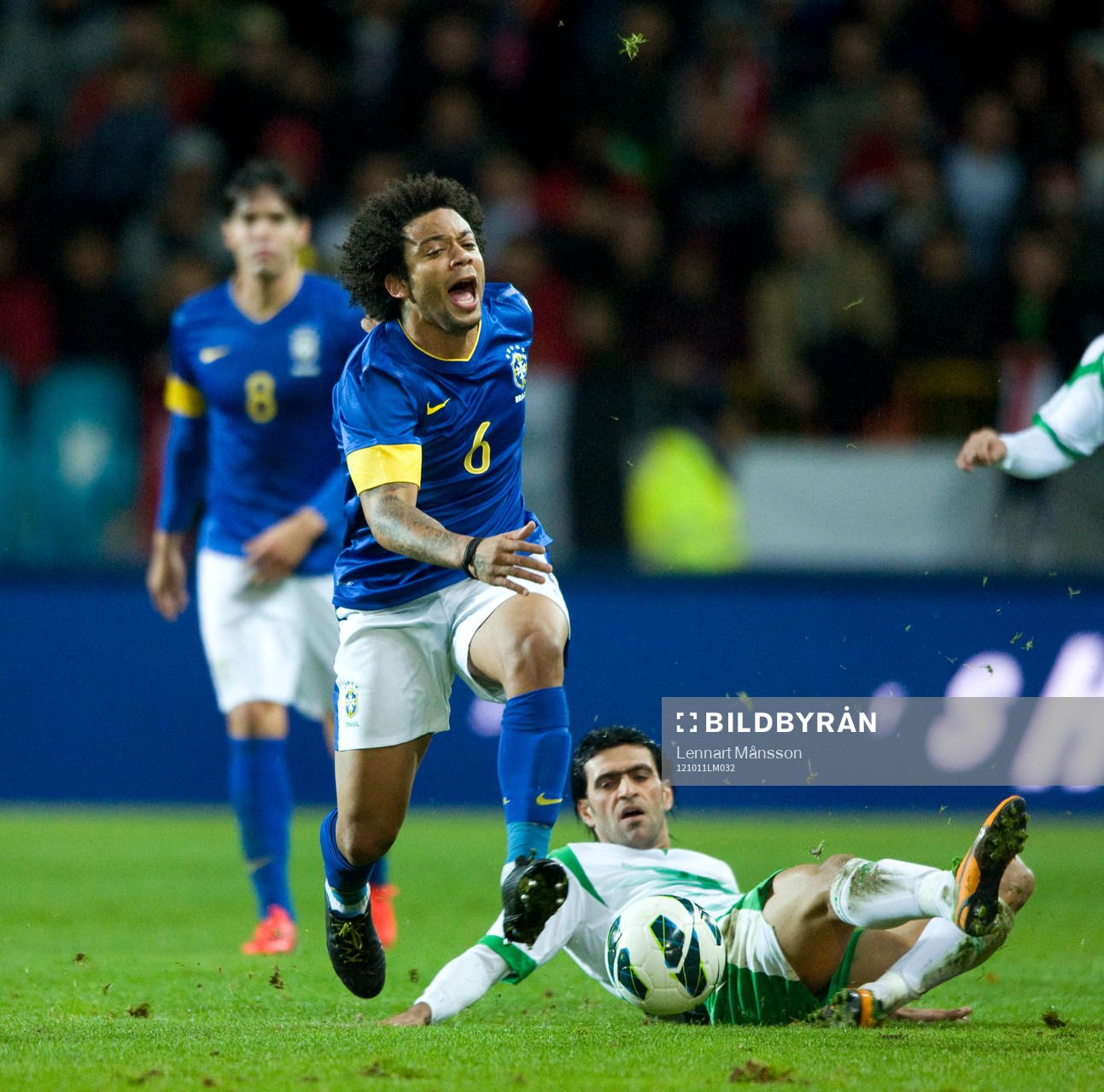 Marcelo, Brasilien, tacklas av Salam Saed, Irak