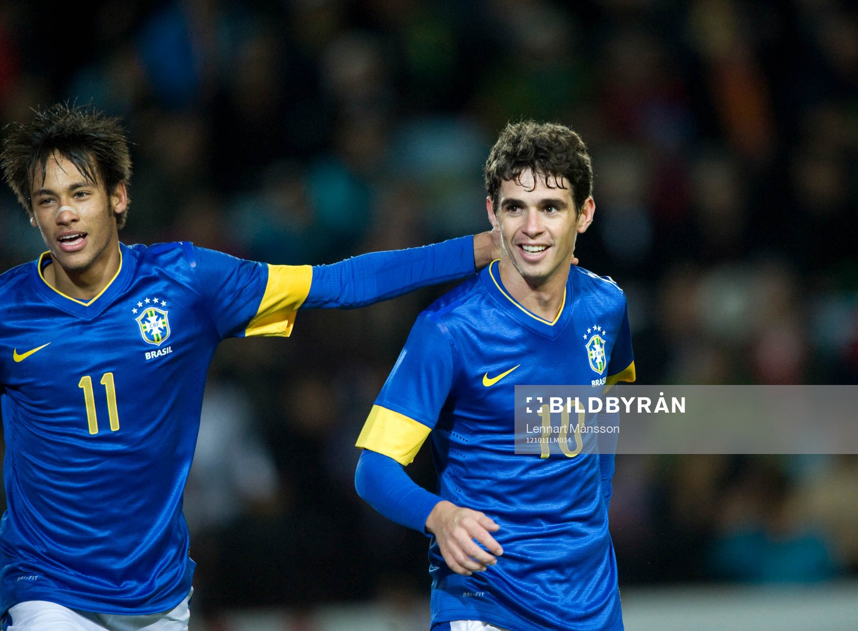 2-0, Oscar, Brasilien, som grattas av Neymar