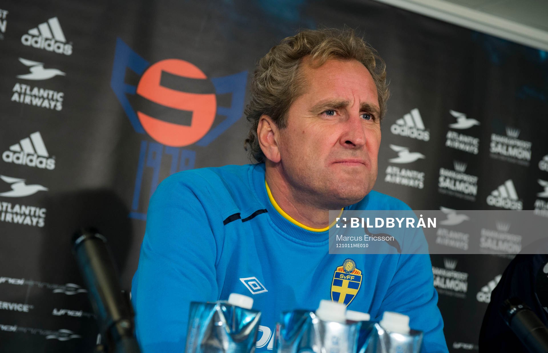 Sverige tränare på Tórsvöllur Stadion. Erik Hamrén,