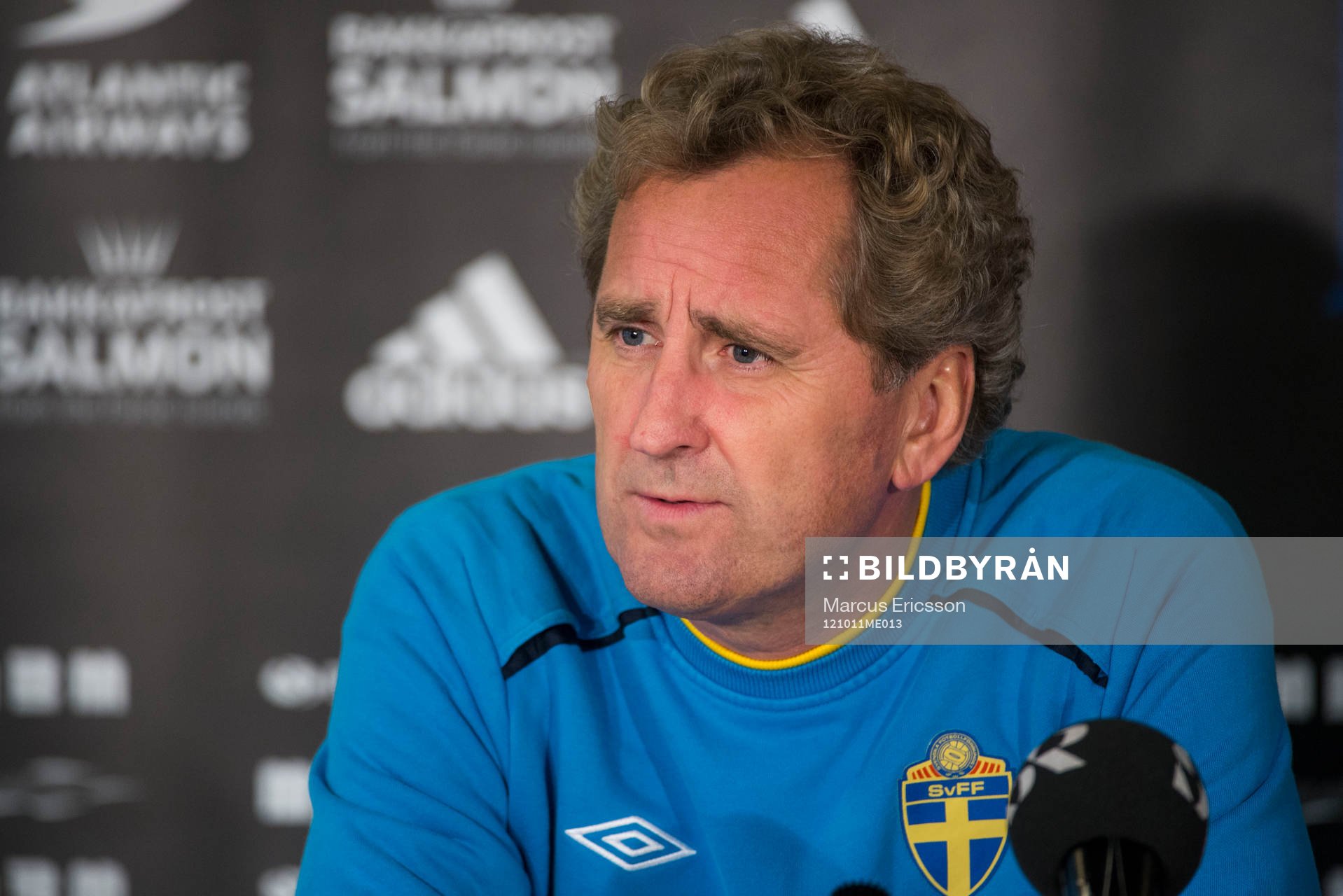 Sverige tränare på Tórsvöllur Stadion. Erik Hamrén,