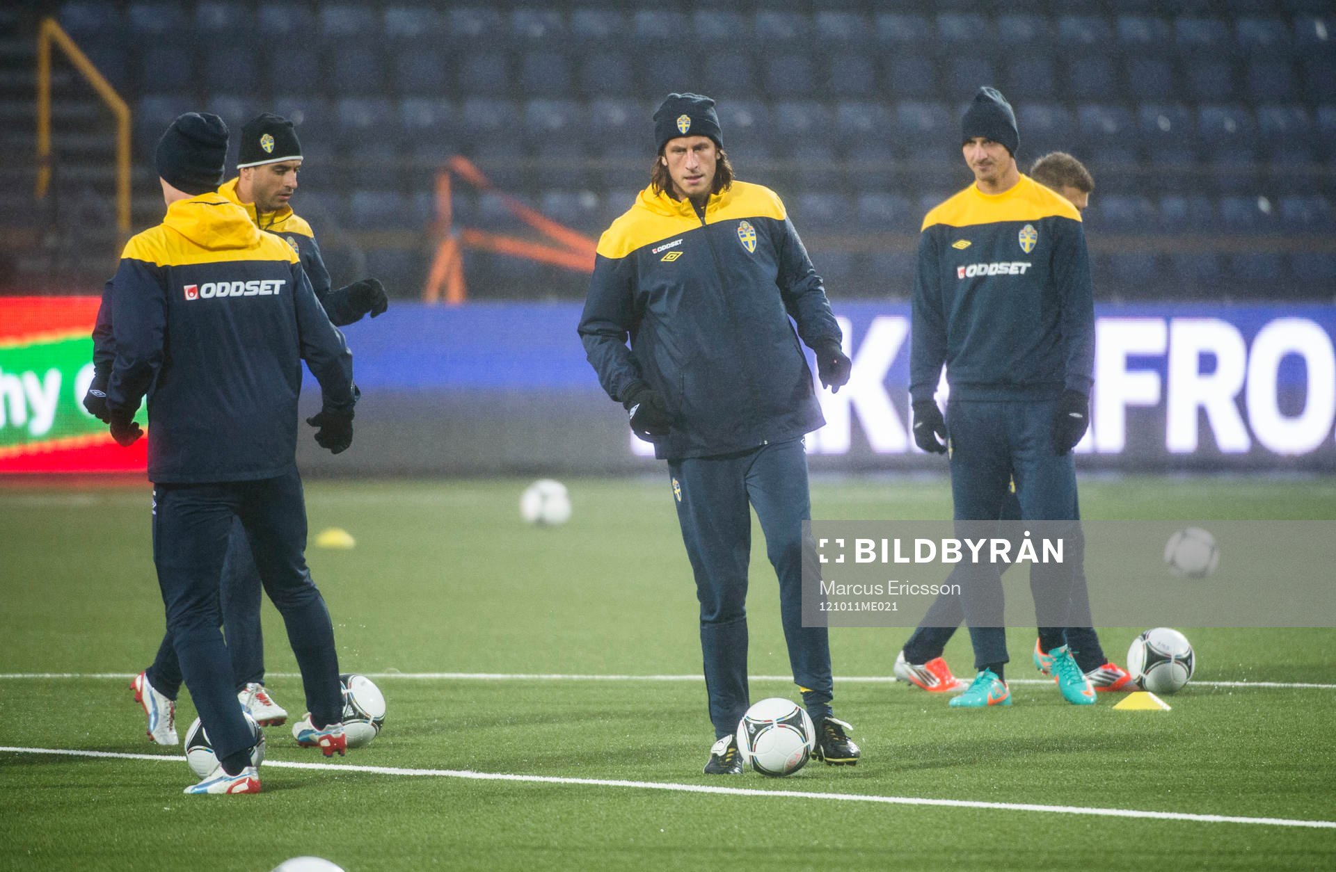 Sverige tränar på Tórsvöllur Stadion. Jonas Olsson