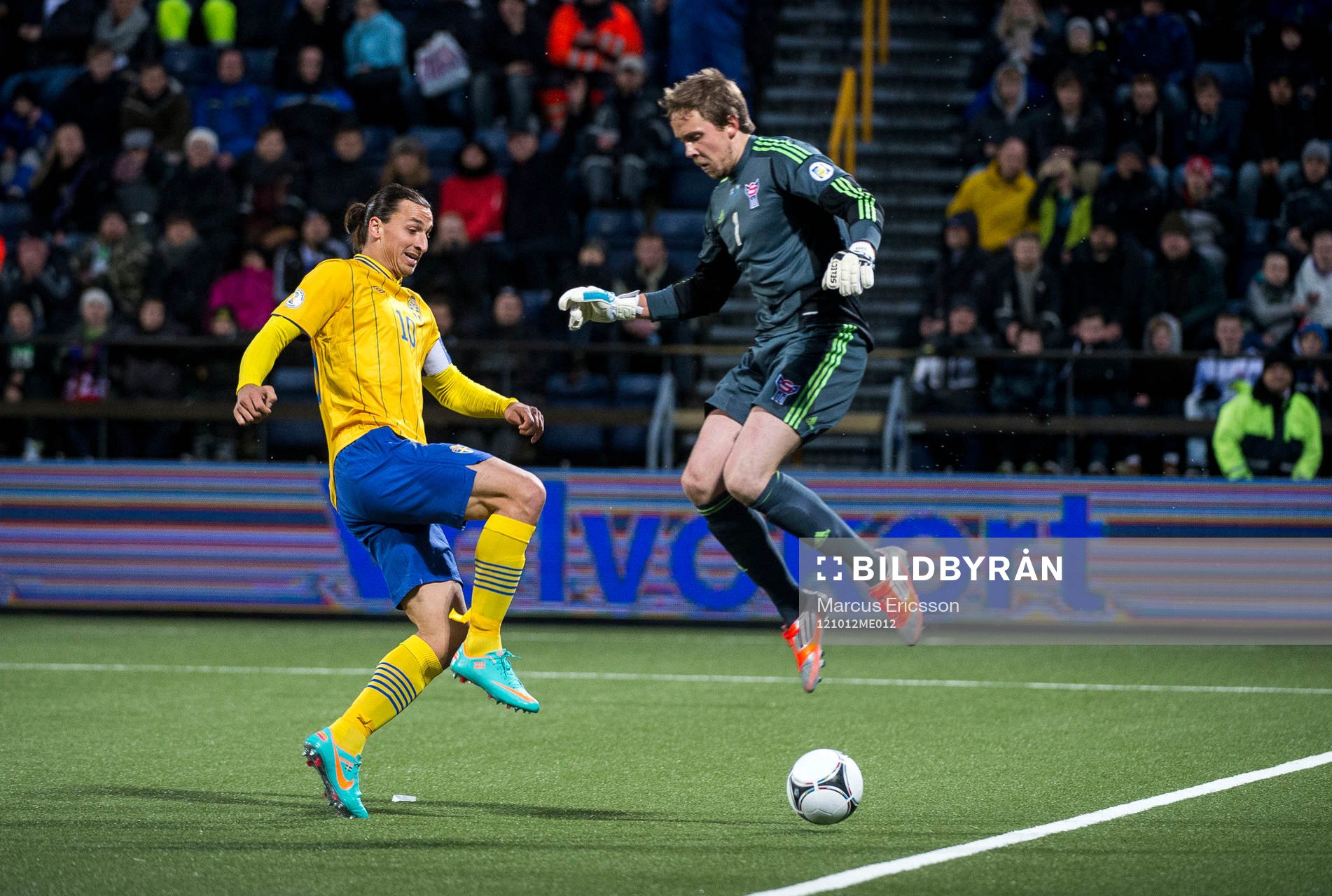 Zlatan Ibrahimovic, Sverige sparkar ned bollen