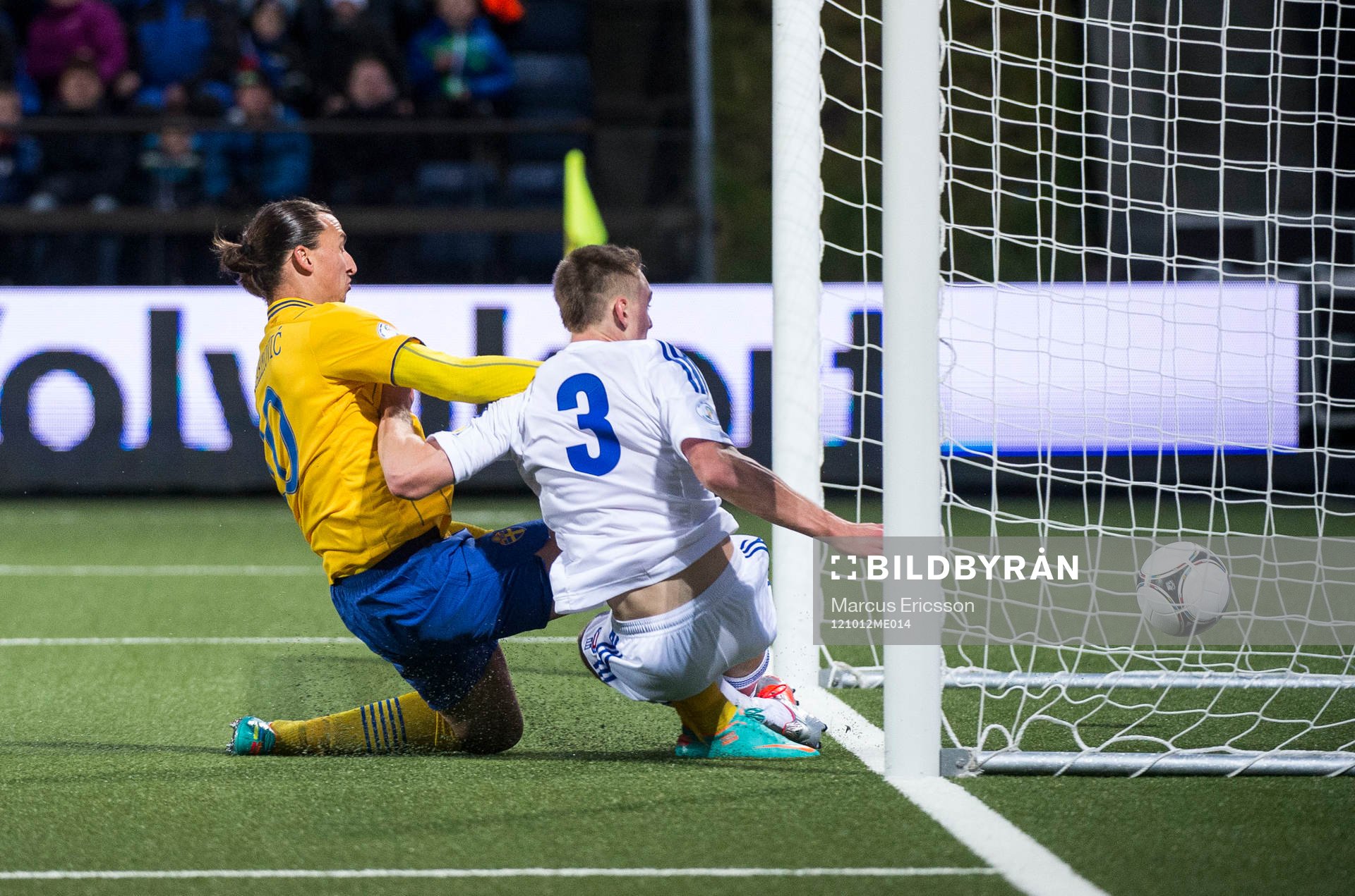 Zlatan Ibrahimovic, Sverige sparkar ned bollen