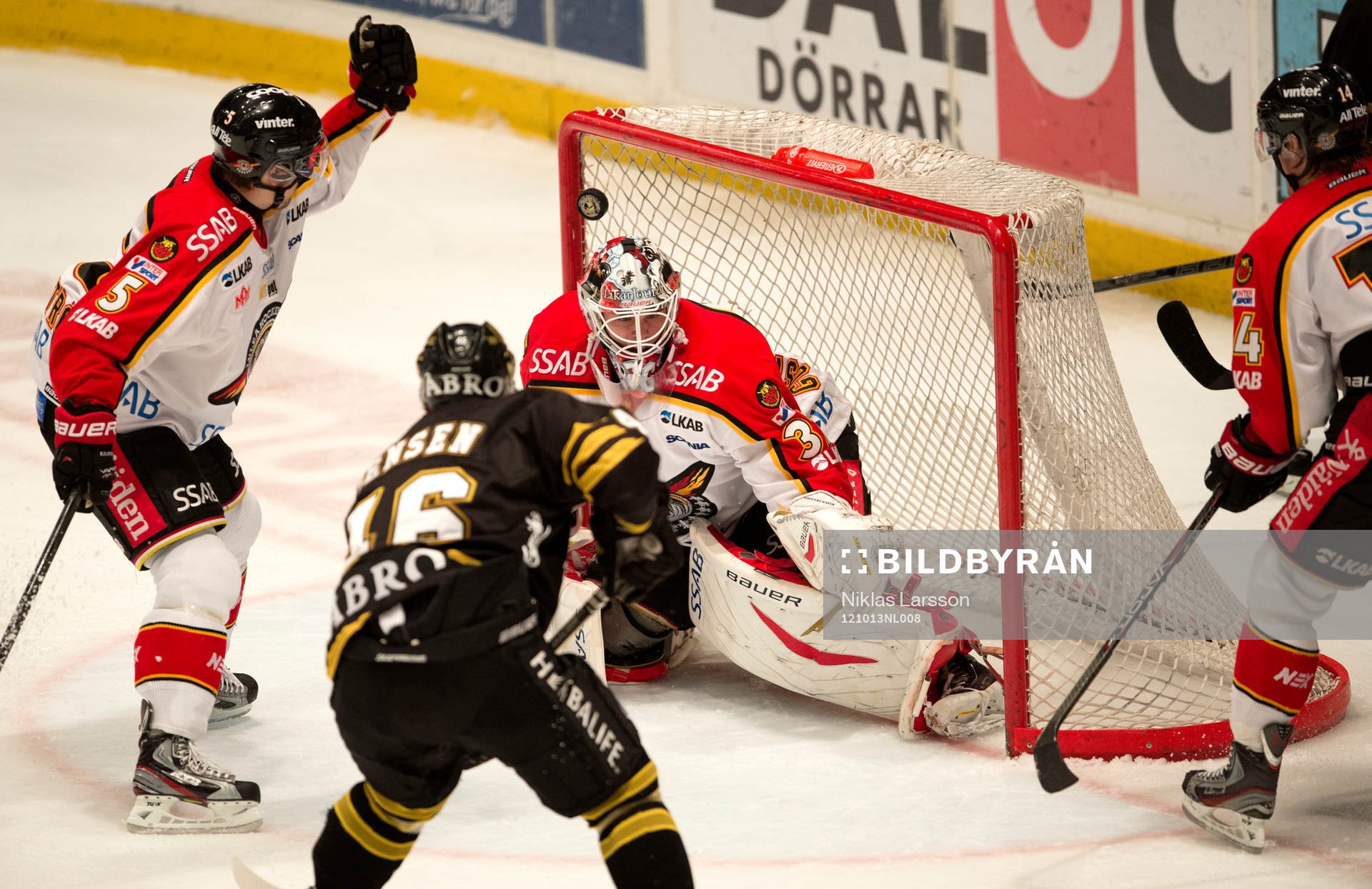 Nicklas Jensen, AIK gör 2-0 målet bakom Johan Gustafsson,