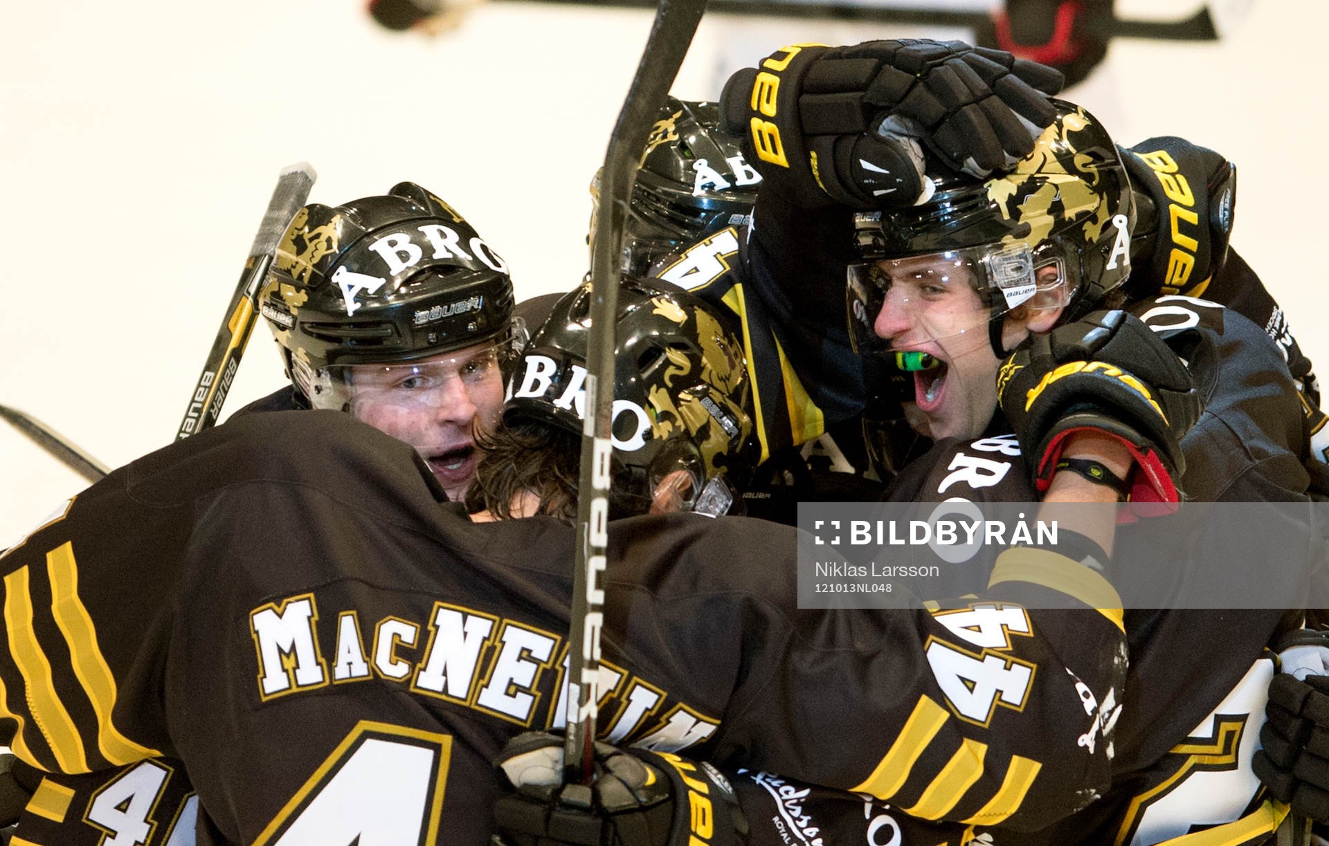 Nicklas Jensen, AIK gratuleras