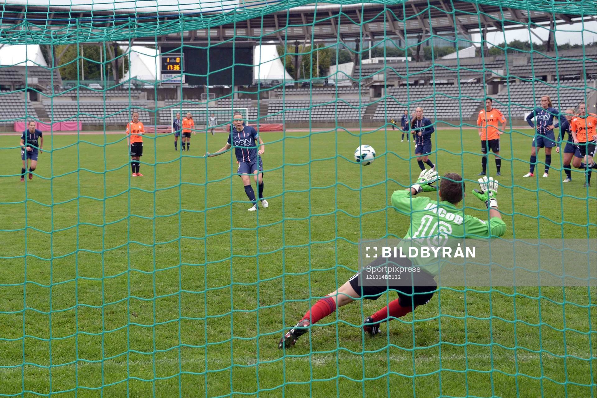 Sabriina DELANNOY gör mål på straff för PSG