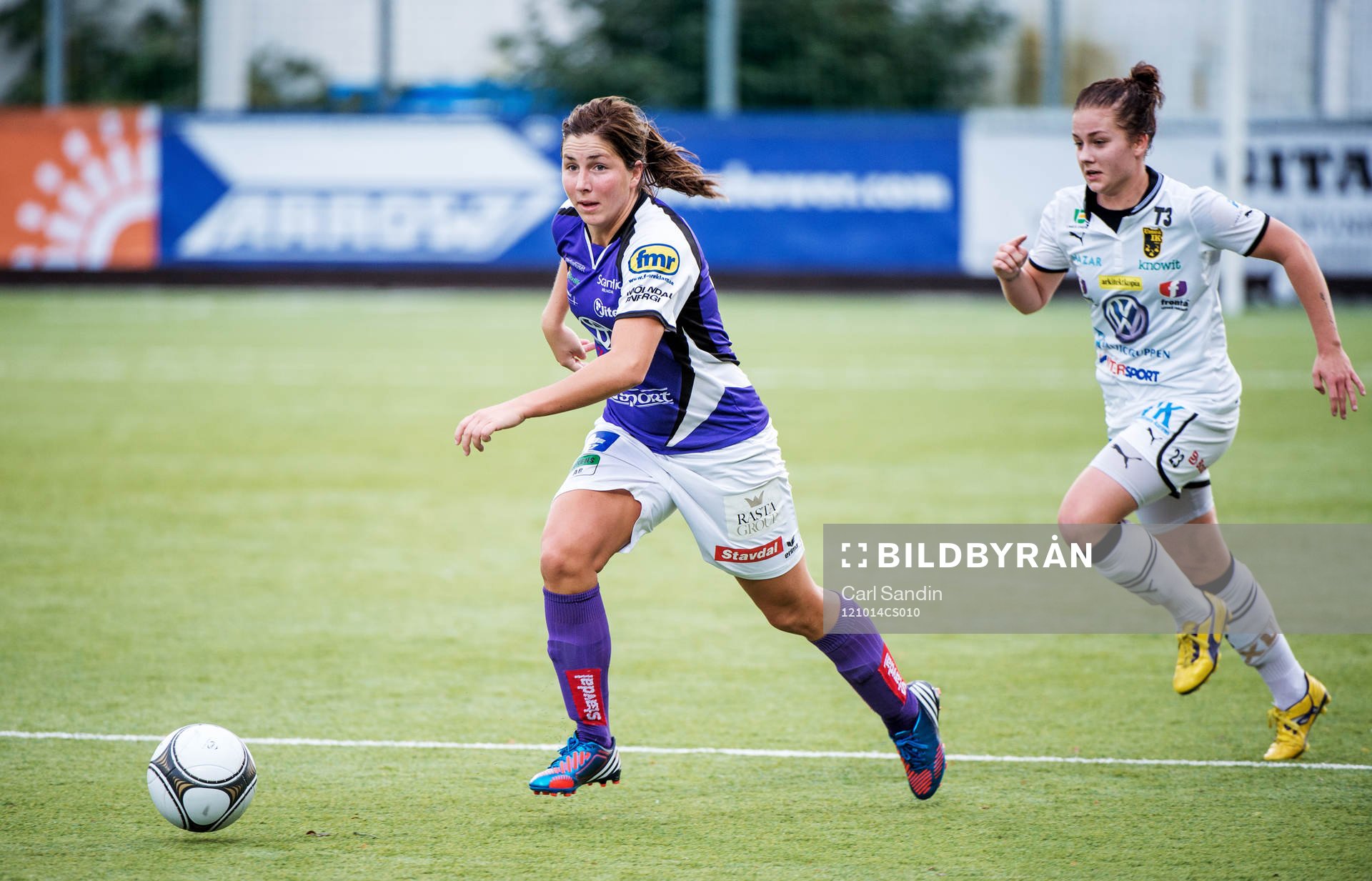 Elin Carlsson, Jitex, springer med bollen