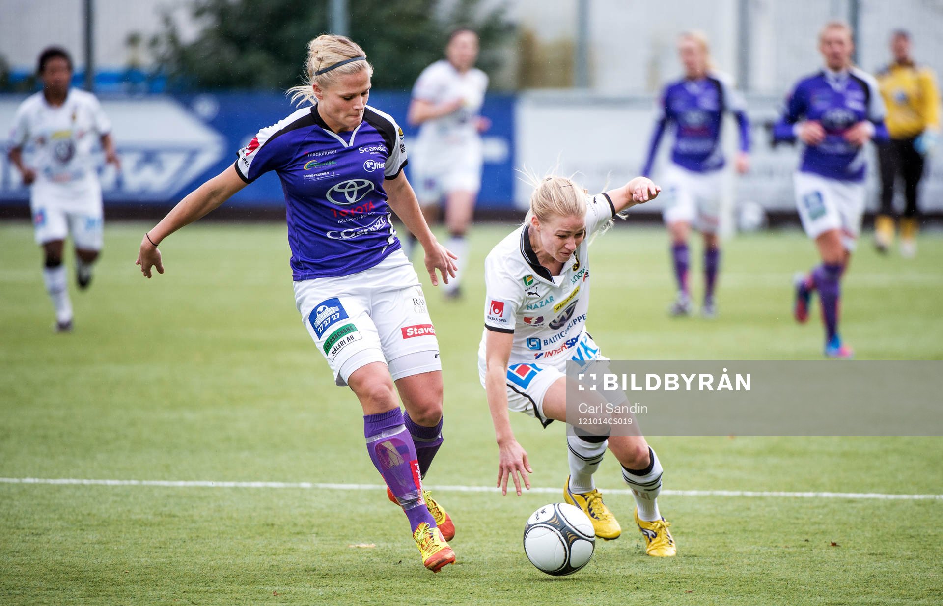 Jenny Hjohlman, Umeå, ramlar i en närkamp med Kathlene