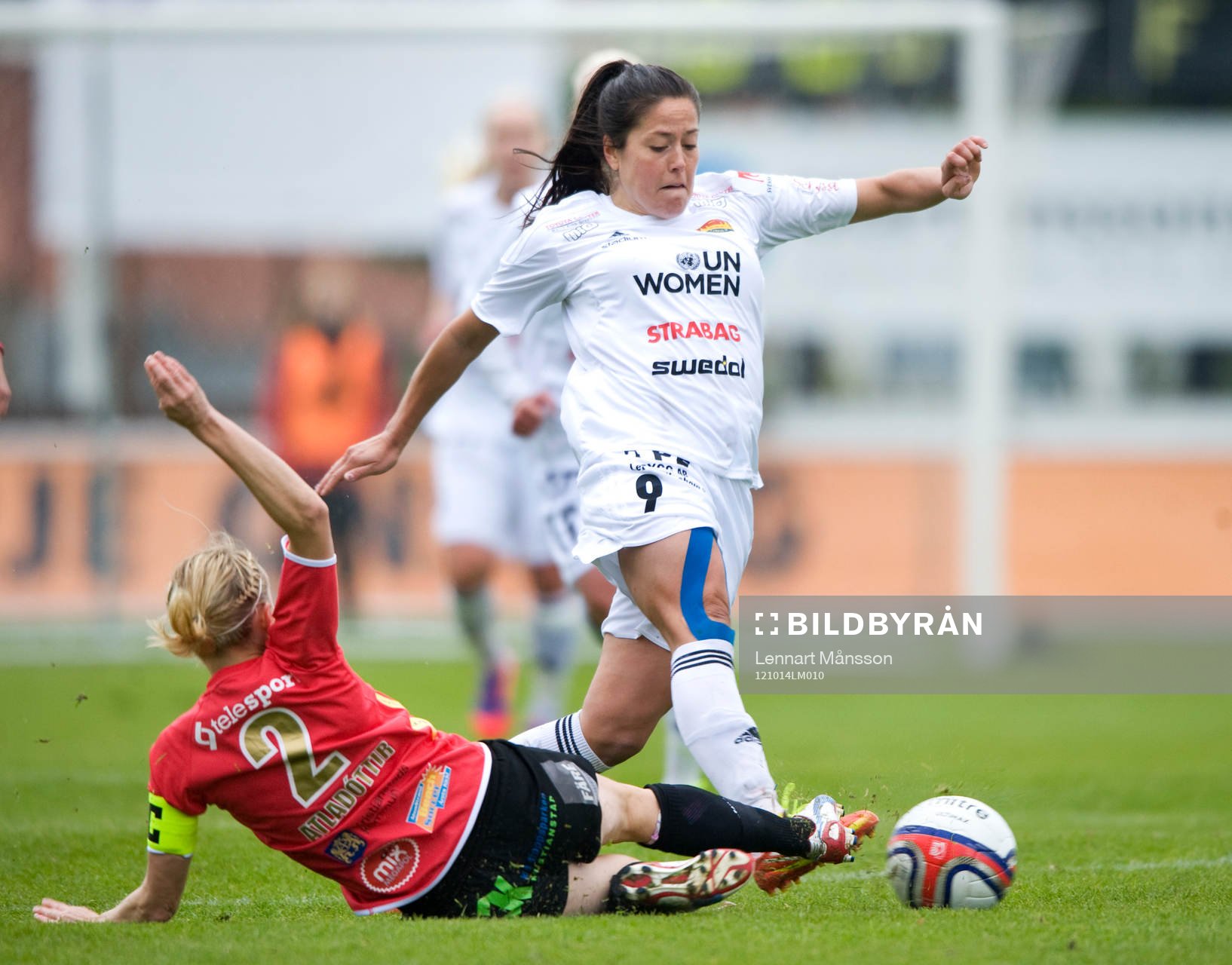 Madelaine Edlund, Tyresö, stoppas av Sif Atladottir,