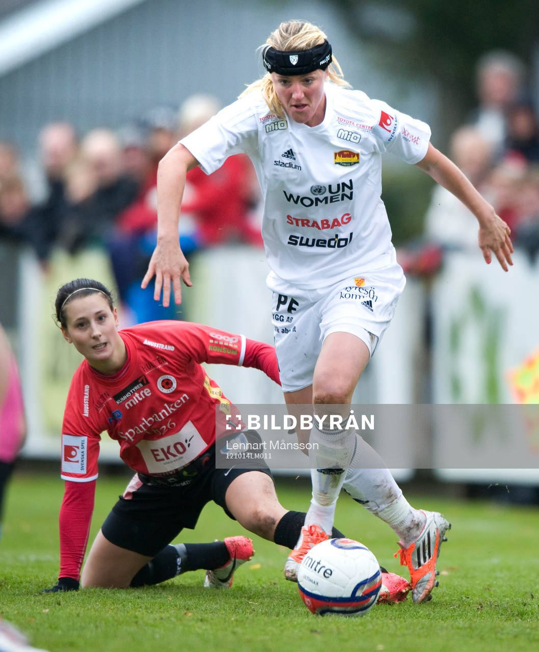 2-målsskytten Kirsten van de Ven, Tyresö och Julia Molin,