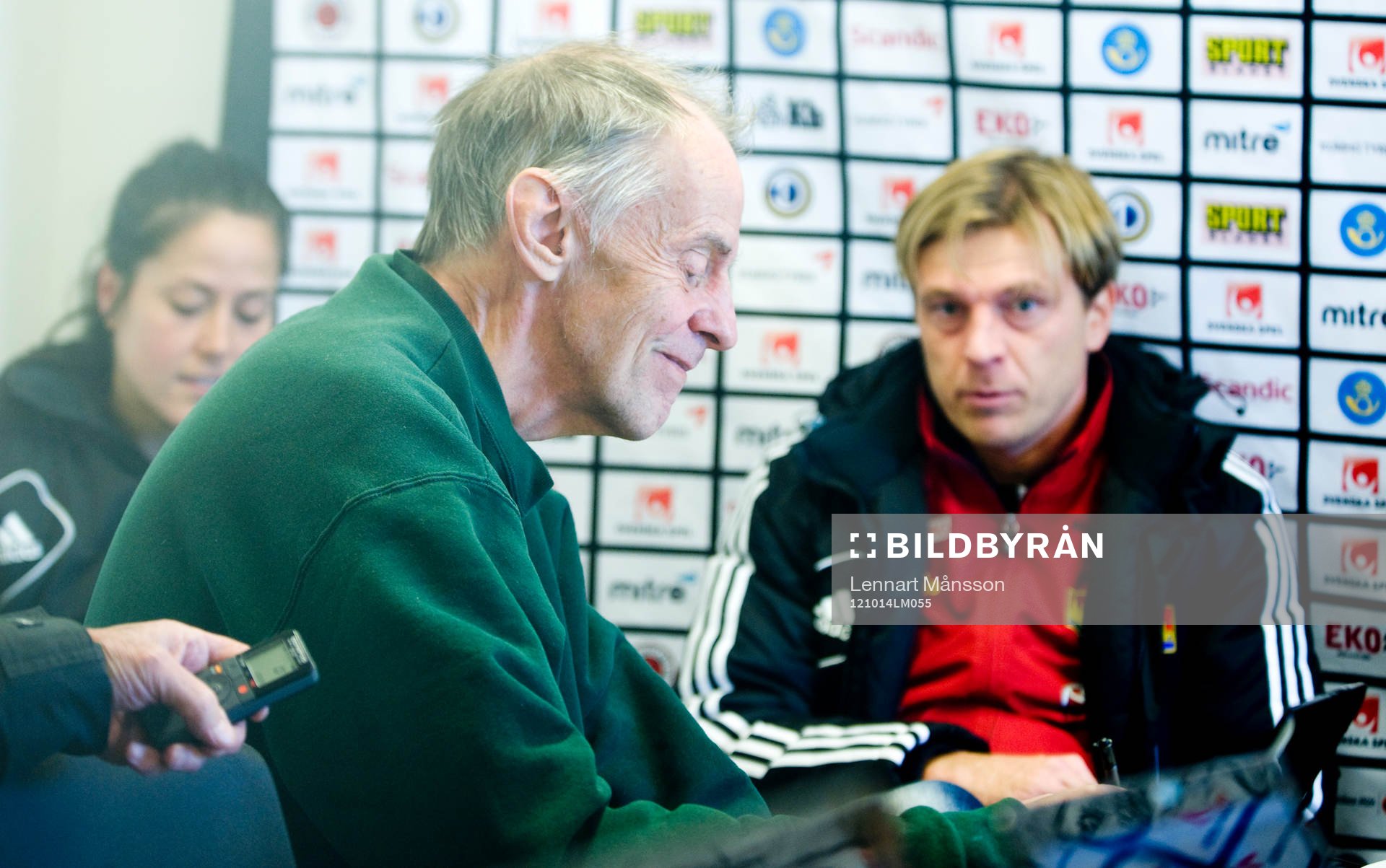 Fotboll, damallsvenskan, Kristianstad - Tyresö: Thorsten Frennstedt, journalist, Madelaine Edlund och Tony Gustavsson, Tyresö.
