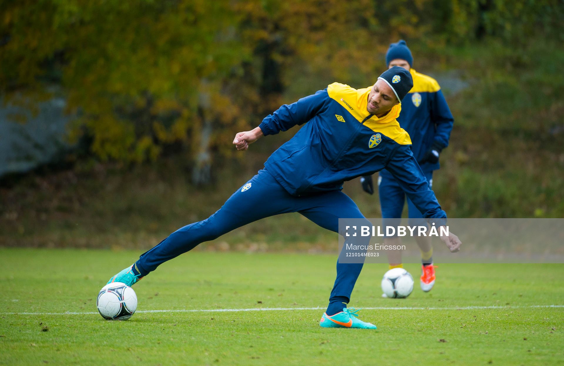 Mattias Ranegie sträcker sig