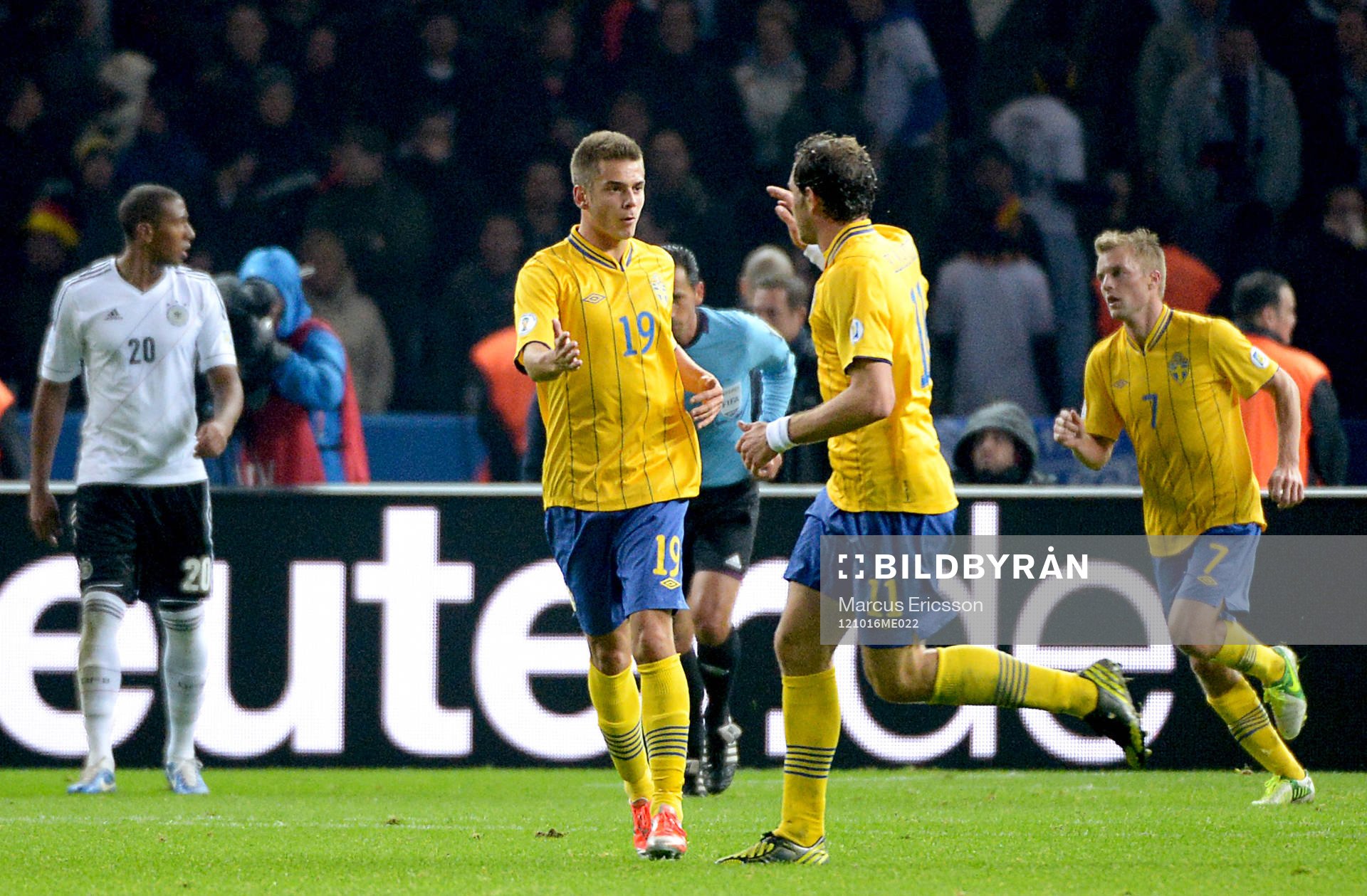 Alexander Kacaniklic, Sverige gratulerar Johan Elmander,