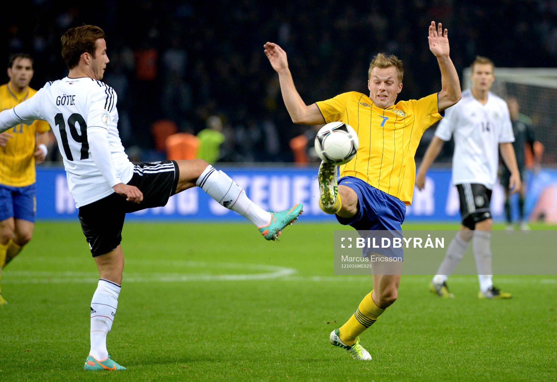 Sebastian Larsson, Sverige och Mario GOETZE, Tyskland