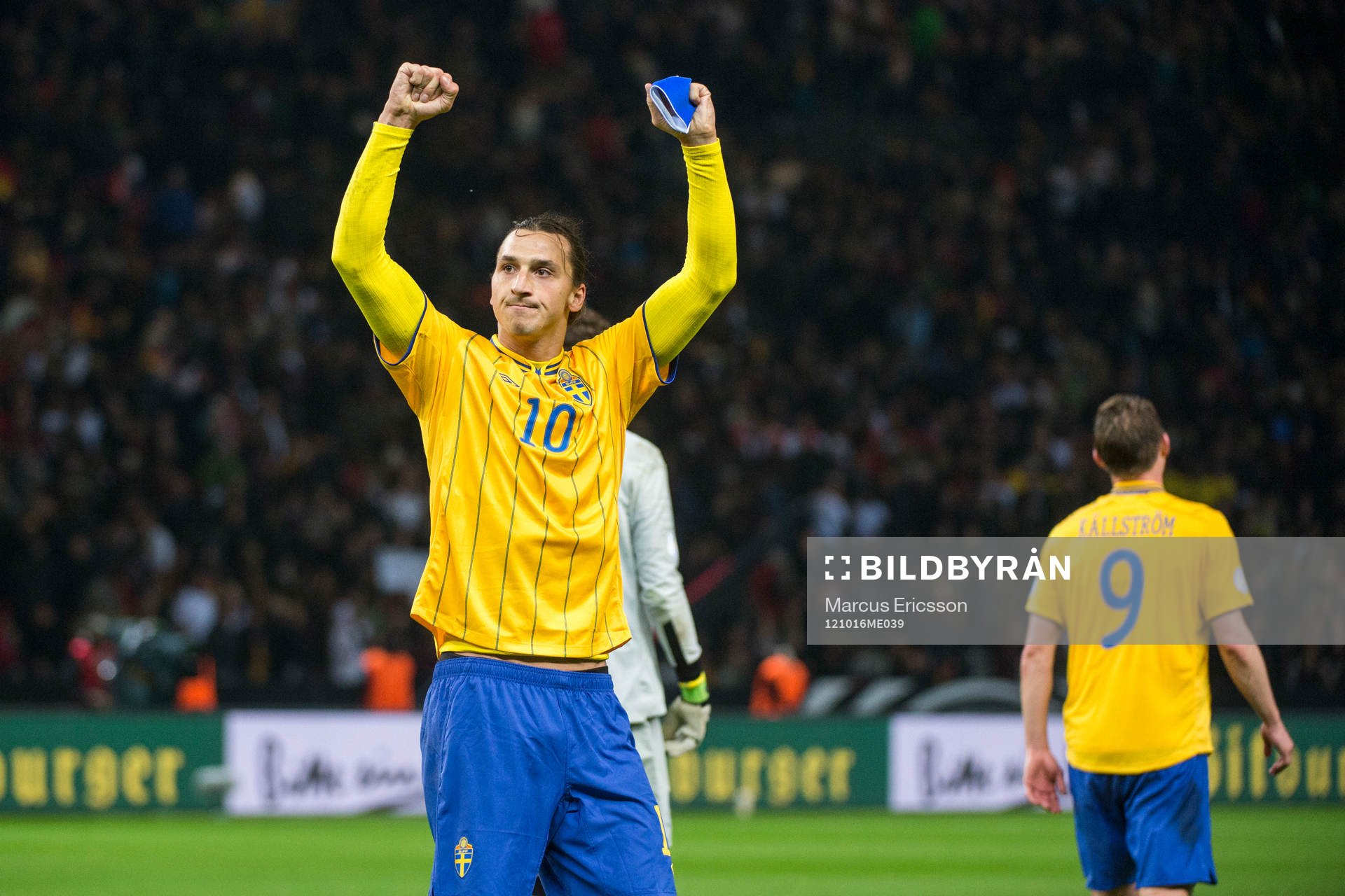 Zlatan Ibrahimovic jublar till