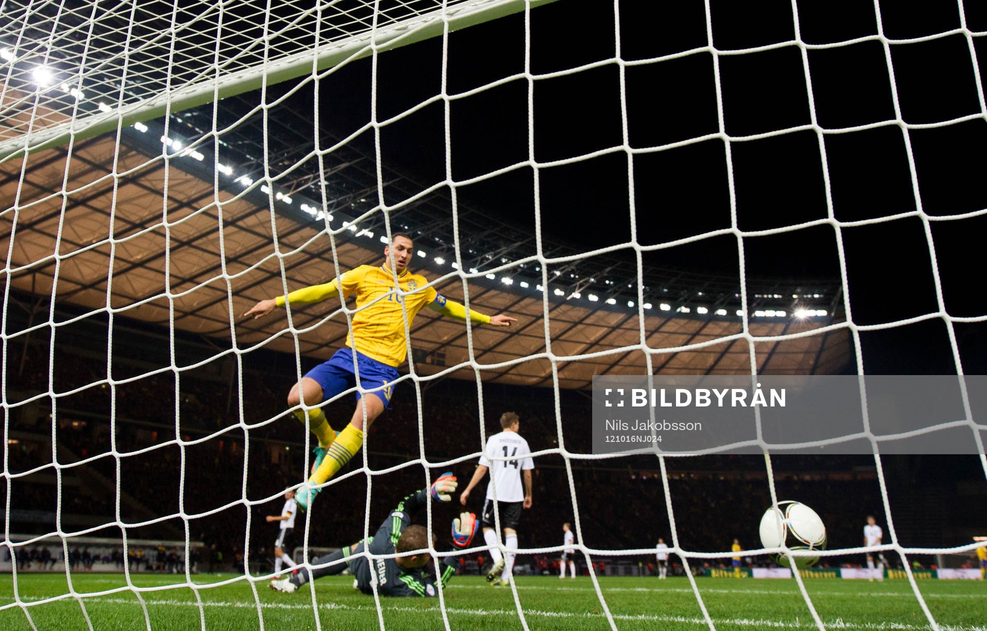 Zlatan Ibrahimovic, Sverige nickar in 4-2