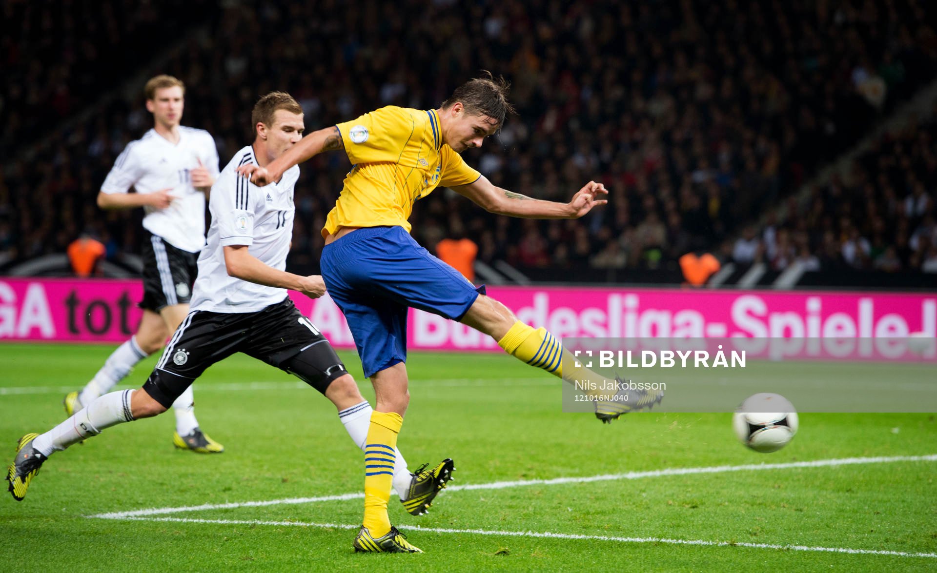 Mikael Lustig, Sverige gör 4-2