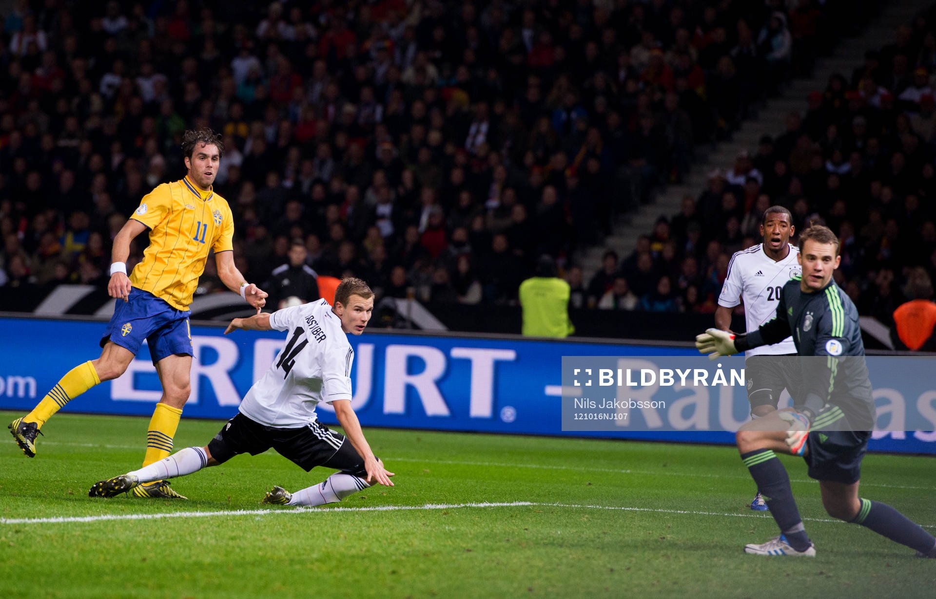 Johan Elmander, Sverige gör 4-3 bakom Manuel NEUER,