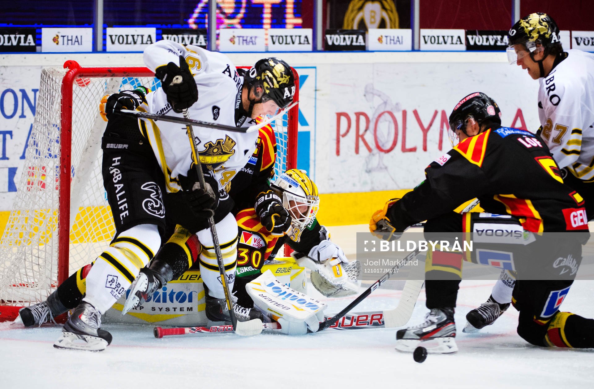 Nicklas Jensen och Alexander Lindgren, AIK, oroar framför