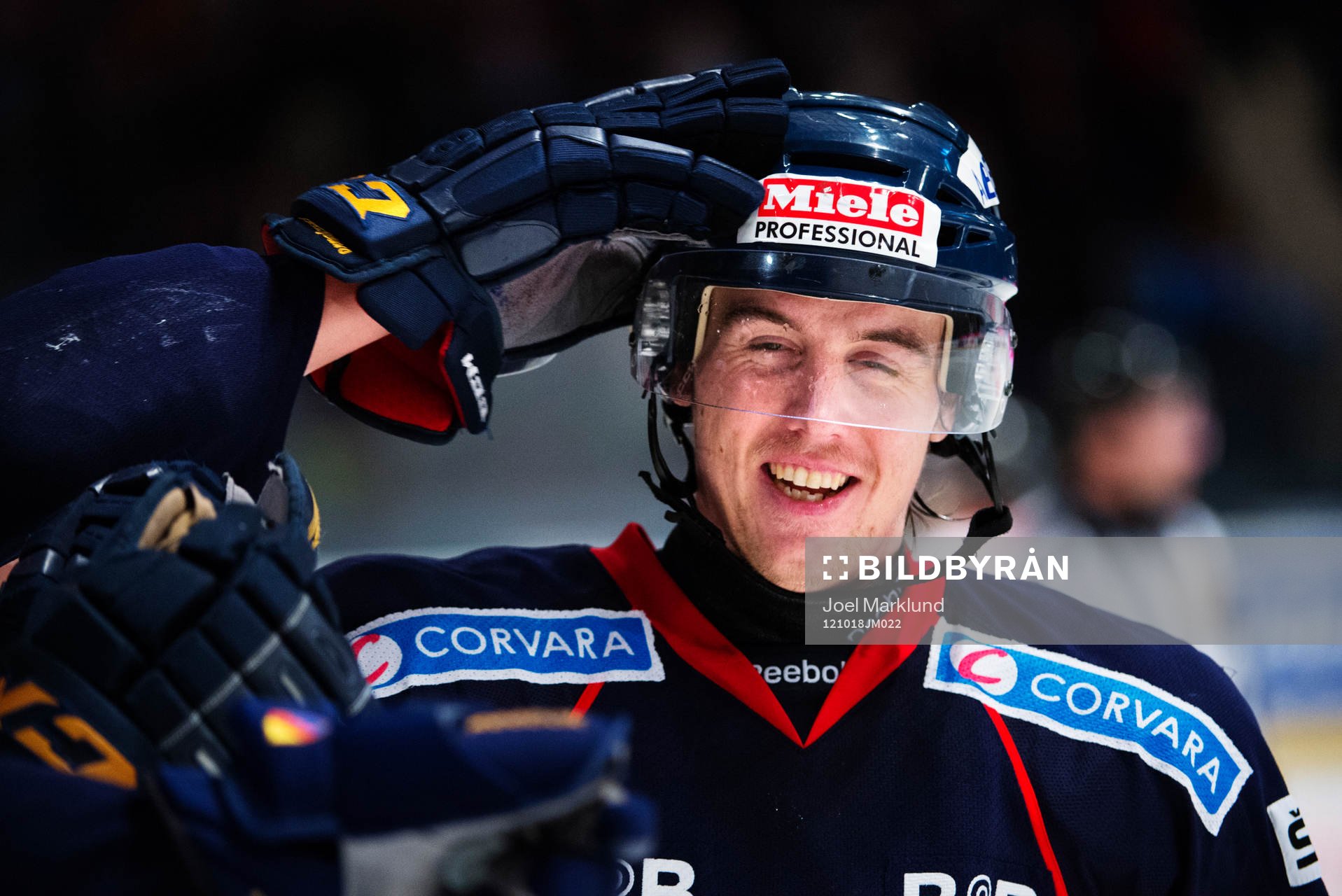 Elias Granath, Djurgården, gratuleras till sitt 2-0-mål