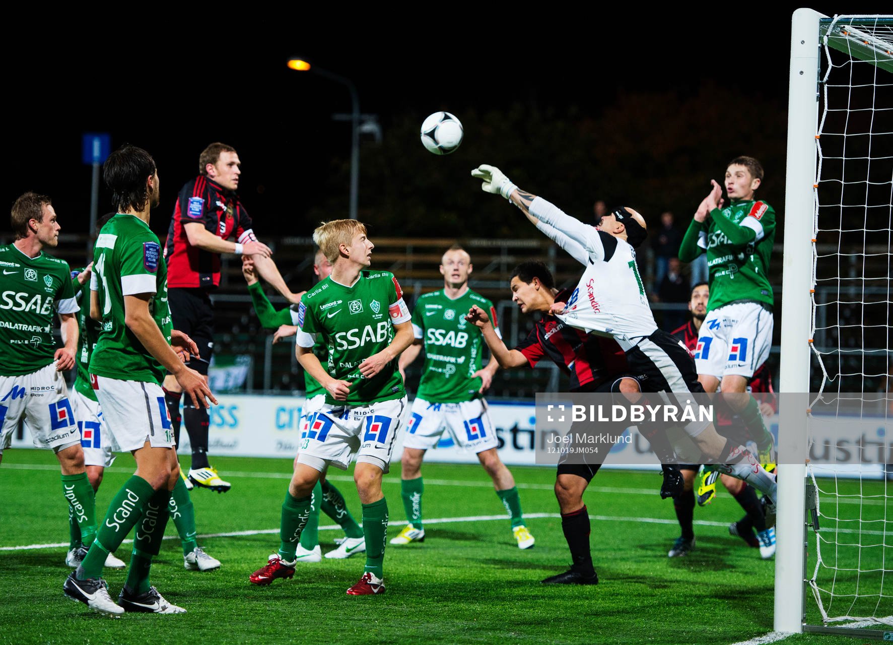 Mauricio Albornoz, Brommapojkarna, drar i tröjan på