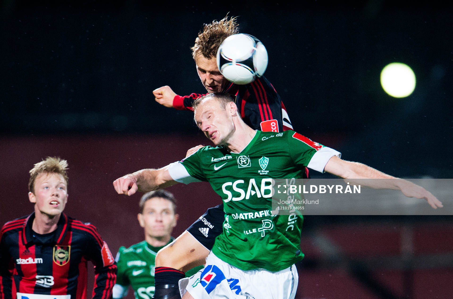 Dragan Kapcevic, Brage, i en luftduell med Joakim Lindner,
