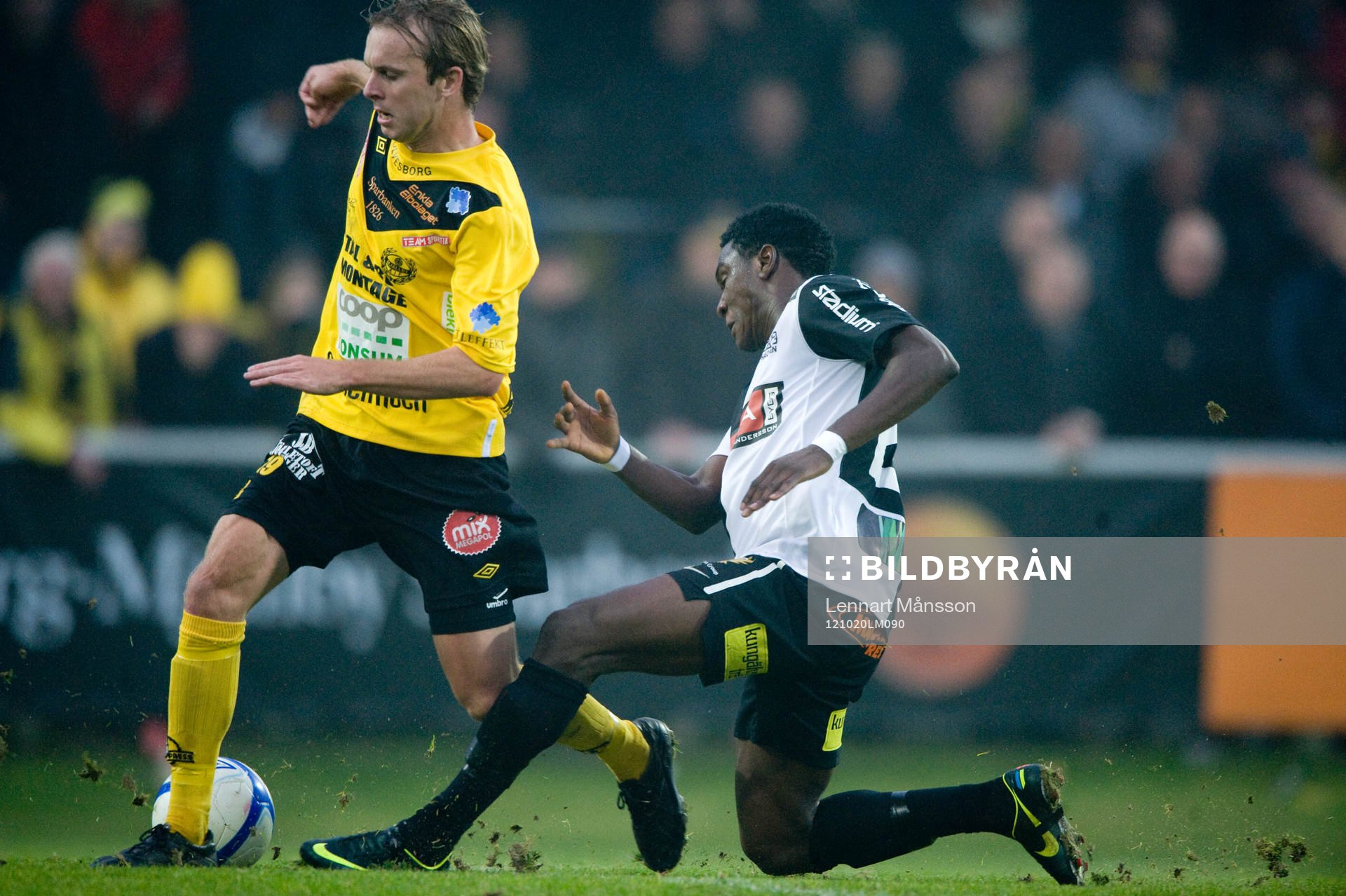Grästuvor flyger, Craig Henderson, Mjällby och