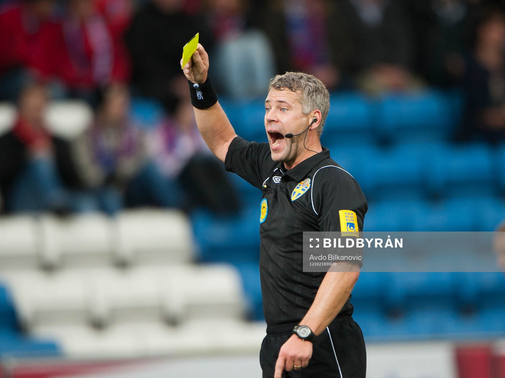 Tobias Mattsson, domare, gult kort