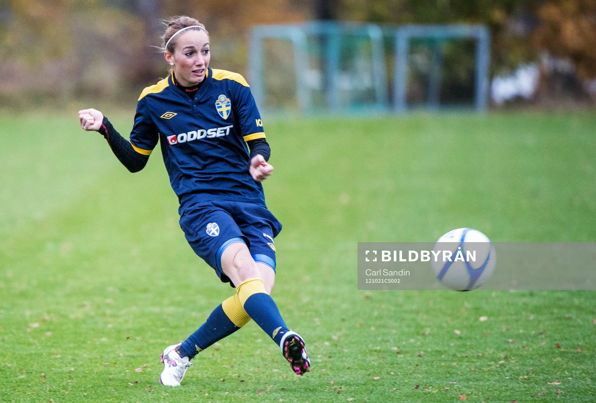 Kosovare Asllani, Sveirge lägger ett inlägg