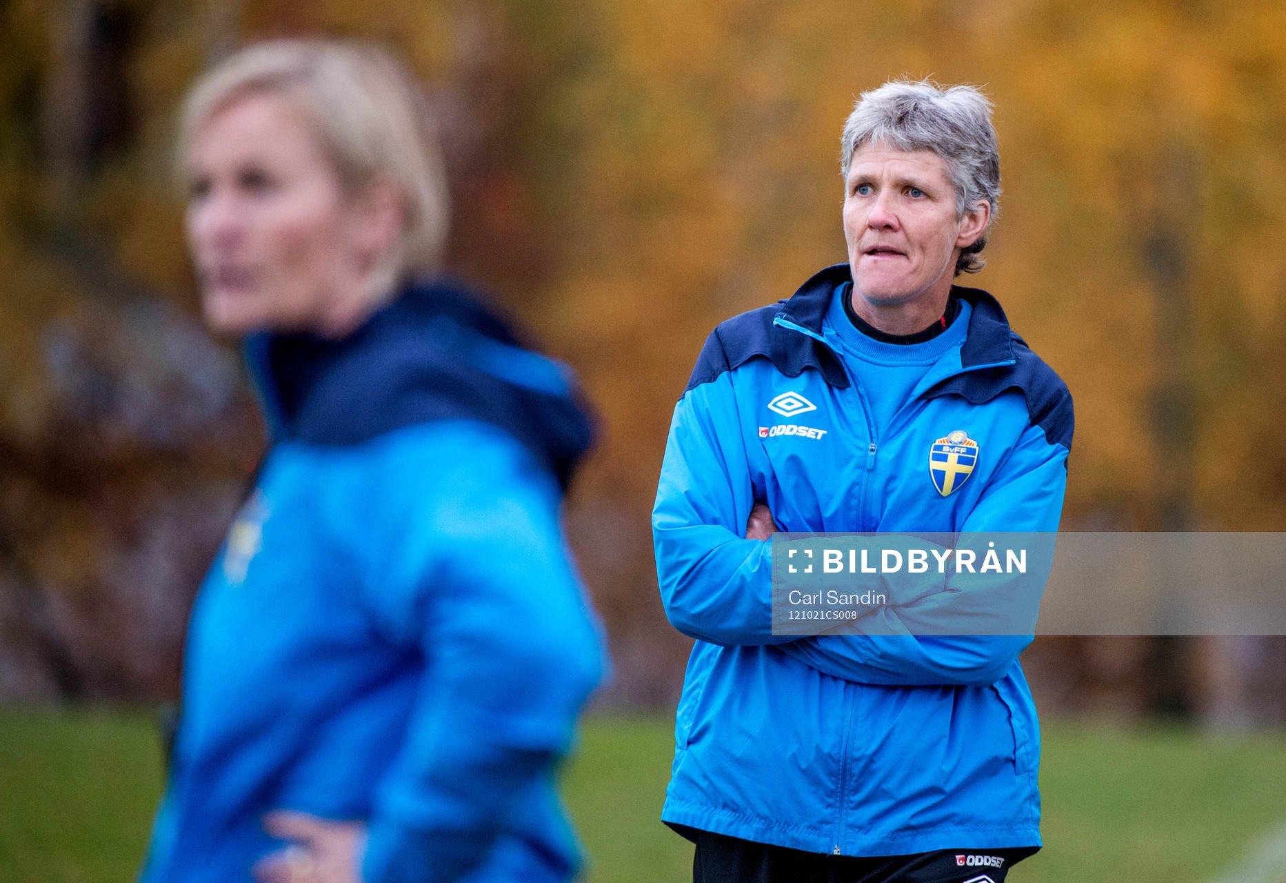Pia Sundhage, förbundskapten Sverige, följer spelet