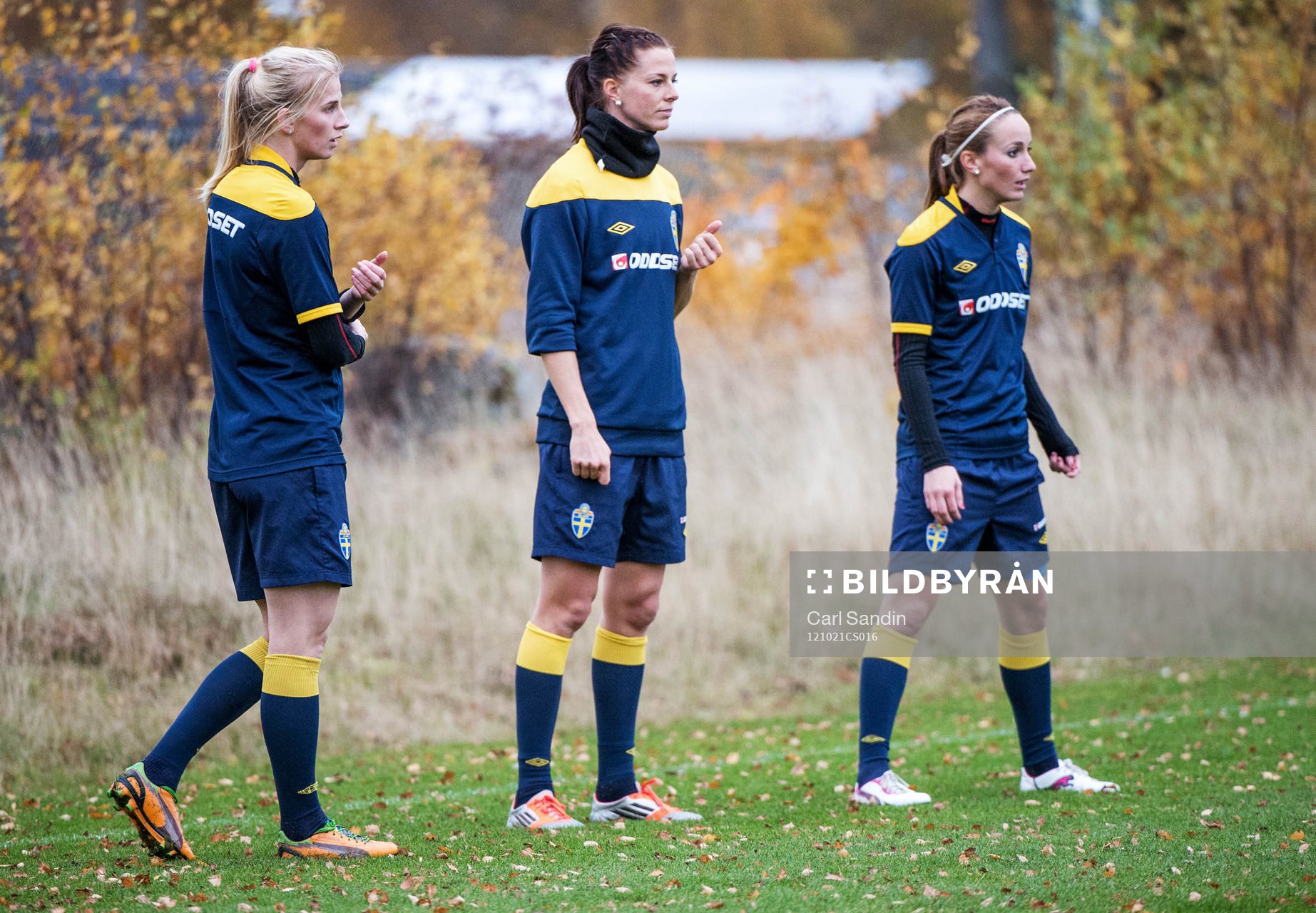 Sofia Jakobsson, Lotta Schelin och Kosovare Asllani, står