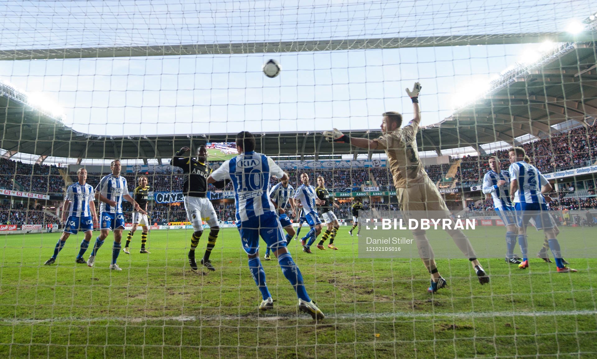 Nicklas Backman, AIK, gör 0-1 bakom John Alvbåge,