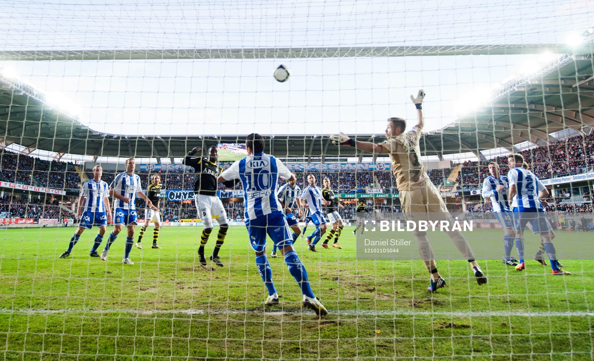 Nicklas Backman, AIK, gör 0-1 bakom John Alvbåge,