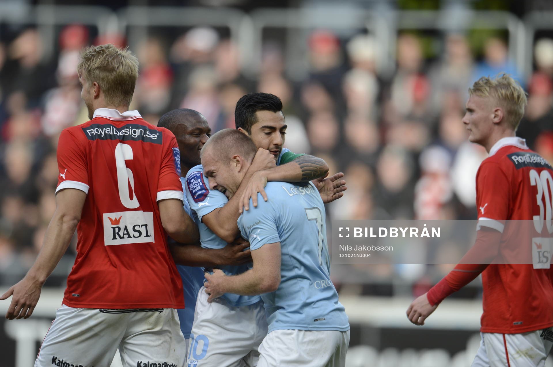 Daniel Larsson, Miiko Albornoz jublar med Målskytten