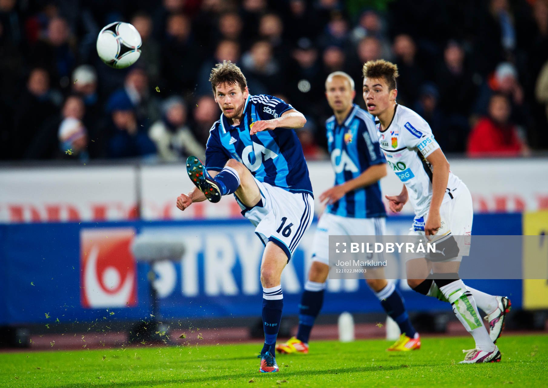 Kasper Hämäläinen, Djurgården, slår ett inlägg