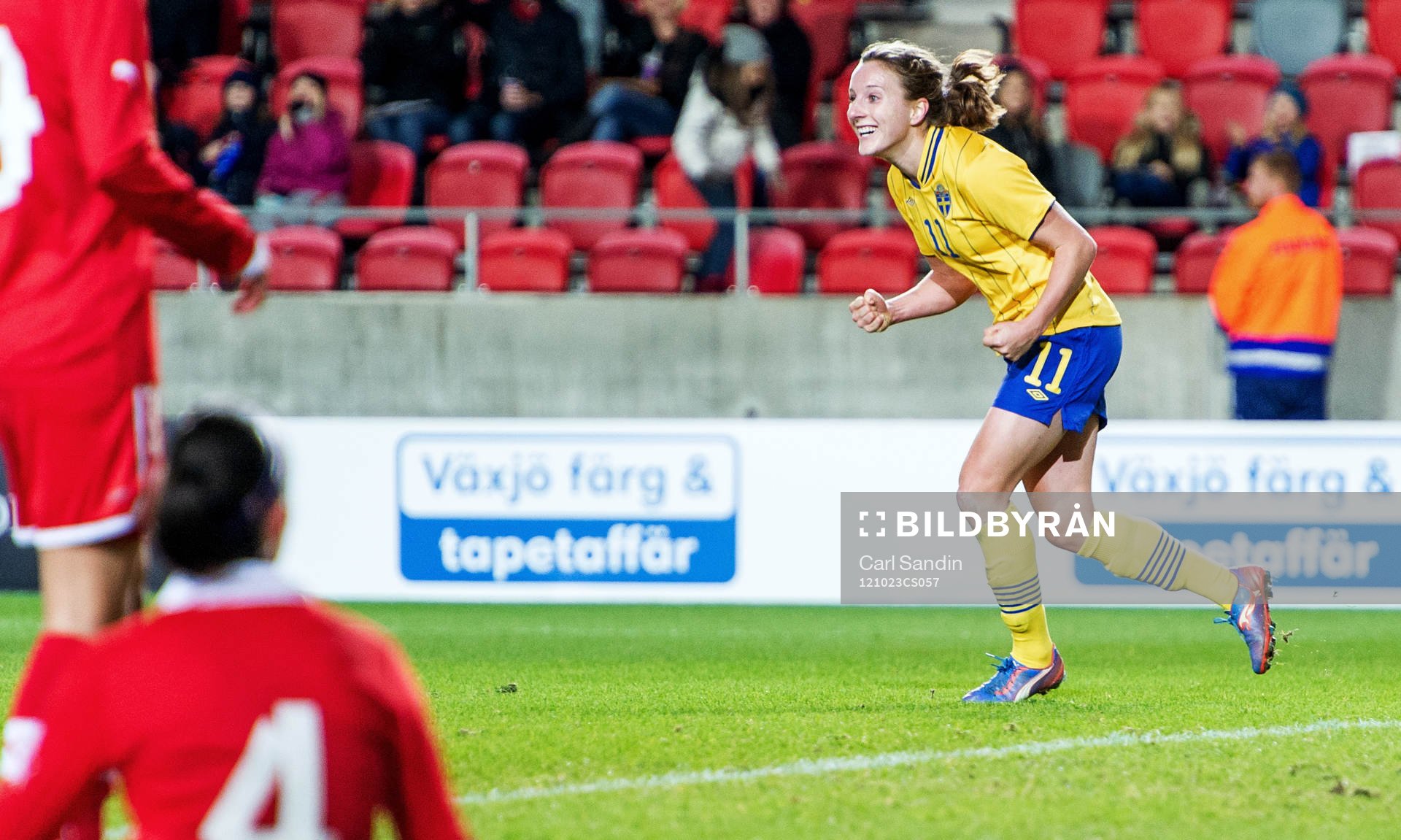 Fotboll, Damlandslaget, Träningslandskamp, Sverige - Schweiz: Antonia Göransson, Sverige, jublar efter att ha gjort 3-0