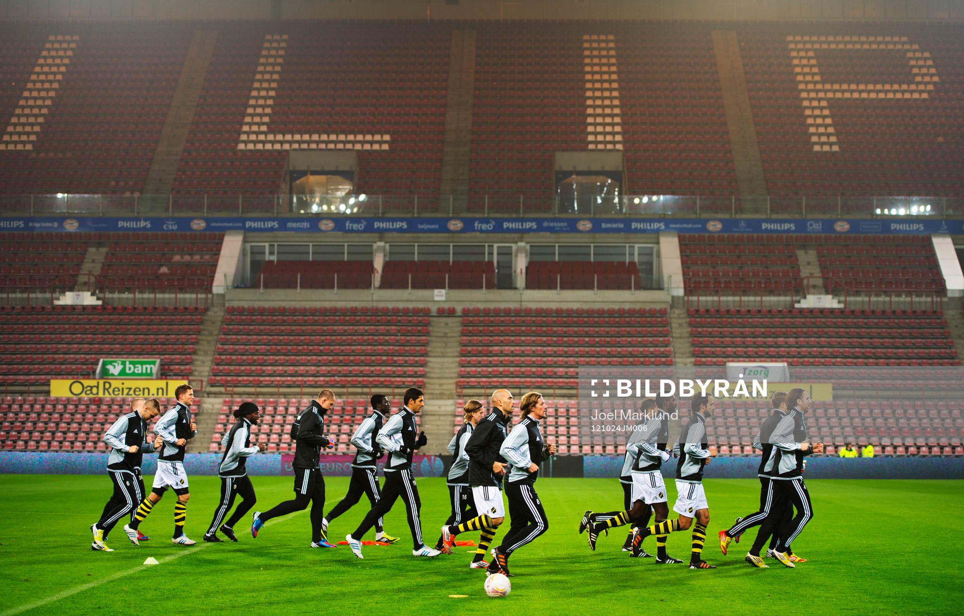 AIK tränar på Philips Arena i Eindhoven