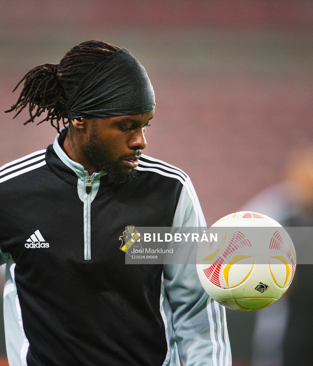 Martin Kayongo Mutumba trixar med bollen