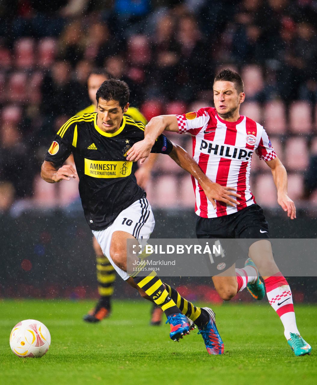 Celso Borges, AIK, utmanas av Dries Mertens, PSV